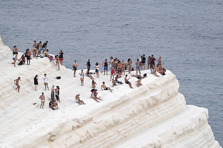 Days of hot weather grip Southern Europe, North Africa
