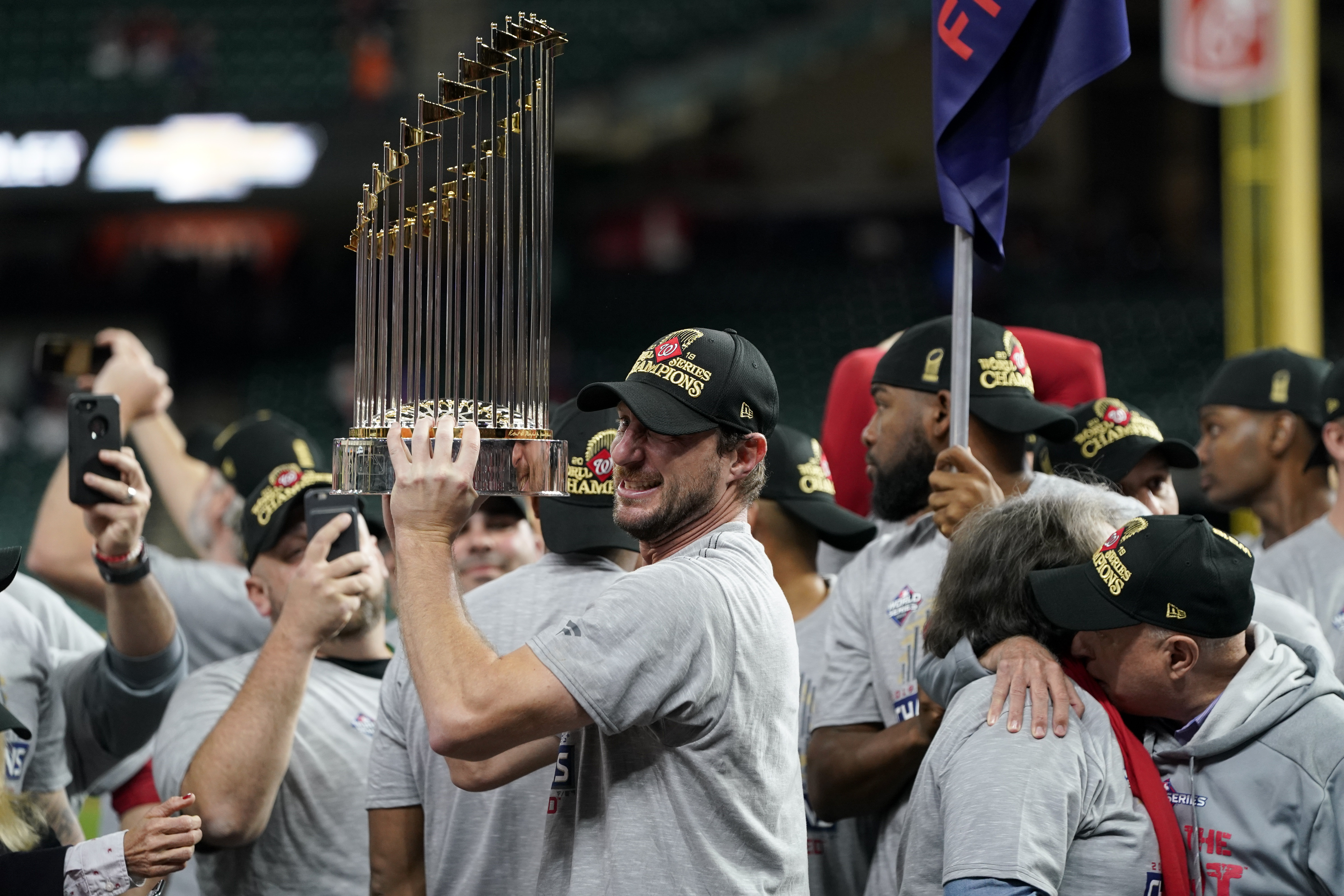 MLB stars hammer Manfred over 'piece of metal' trophy crack