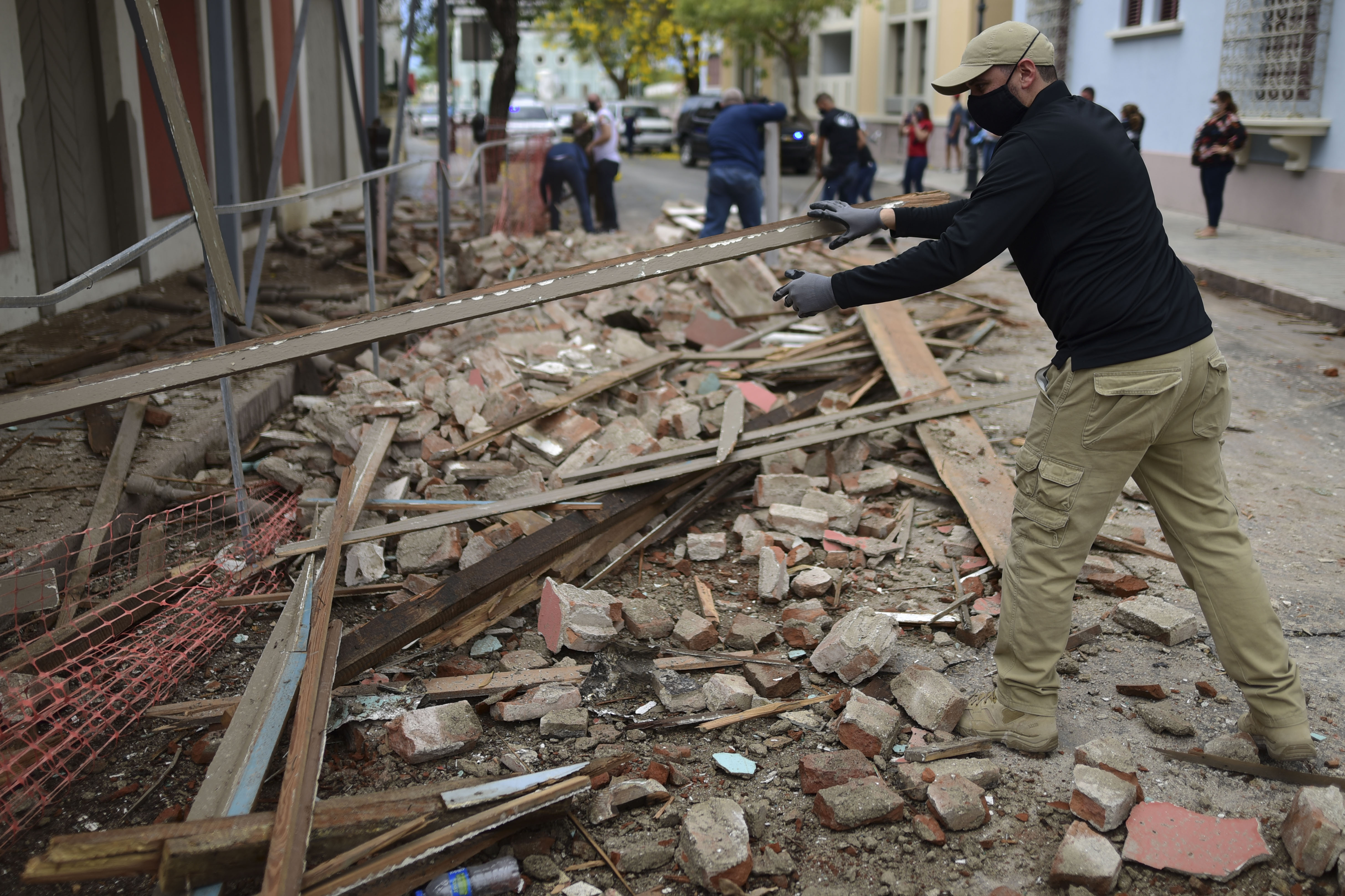 Damage reported as 5.4-magnitude quake strikes Puerto Rico