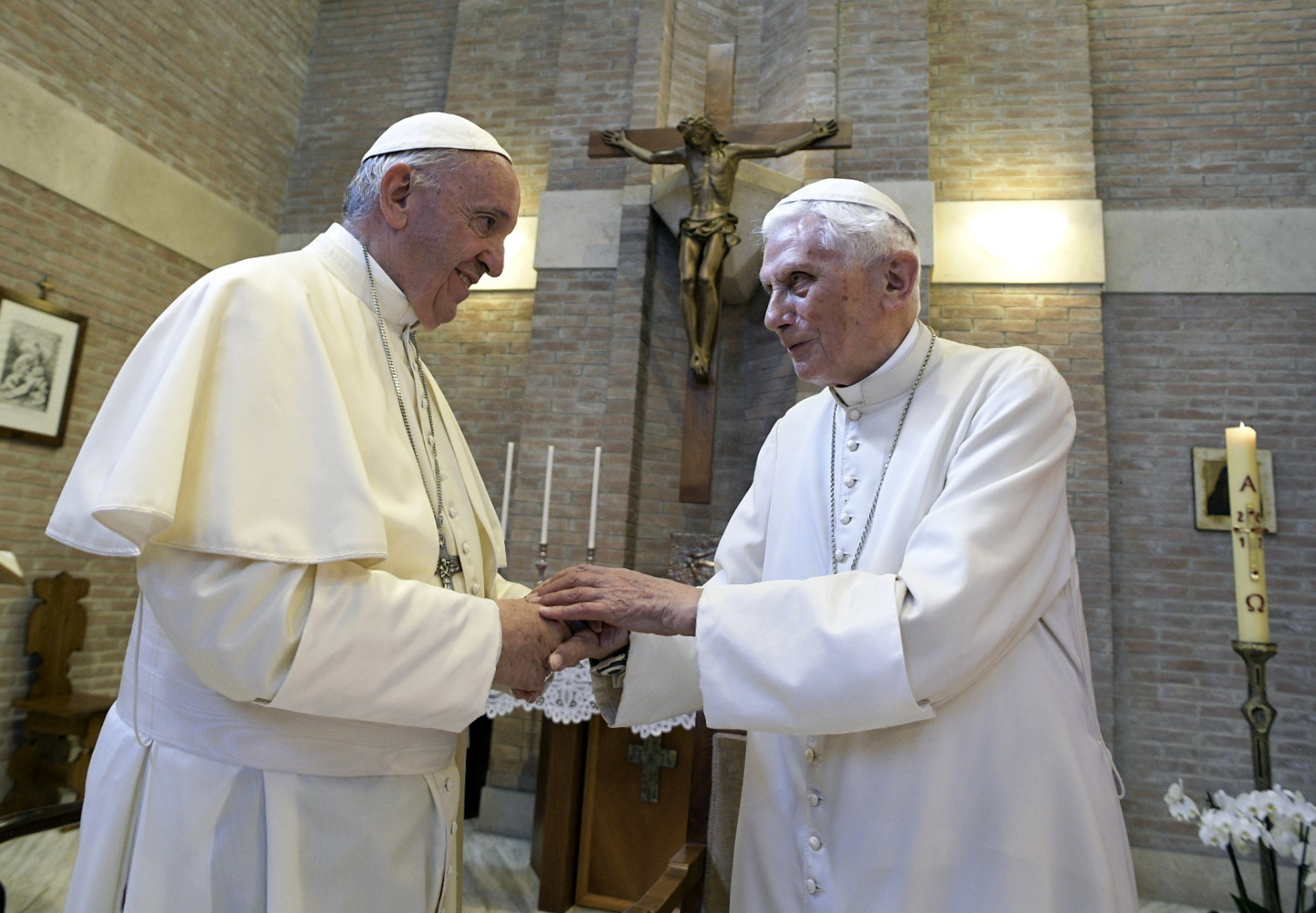 Retired pope distances himself from book on priest celibacy