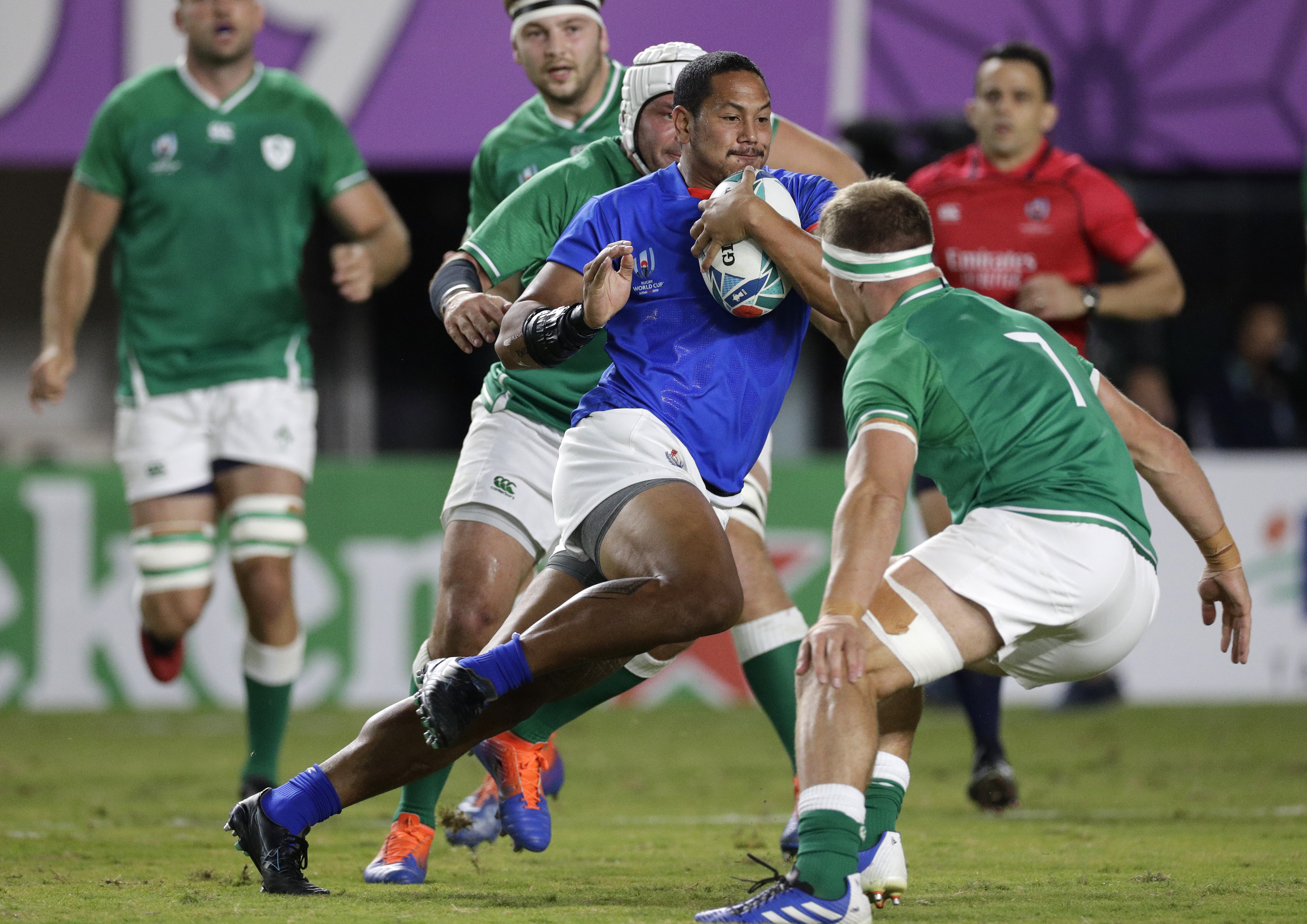 Manu trail Ireland at halftime as Aki sees red