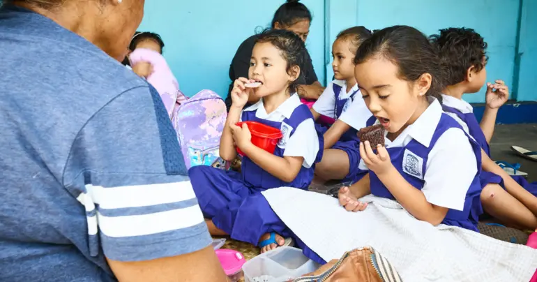 Food from home, canteen operators feel pinch