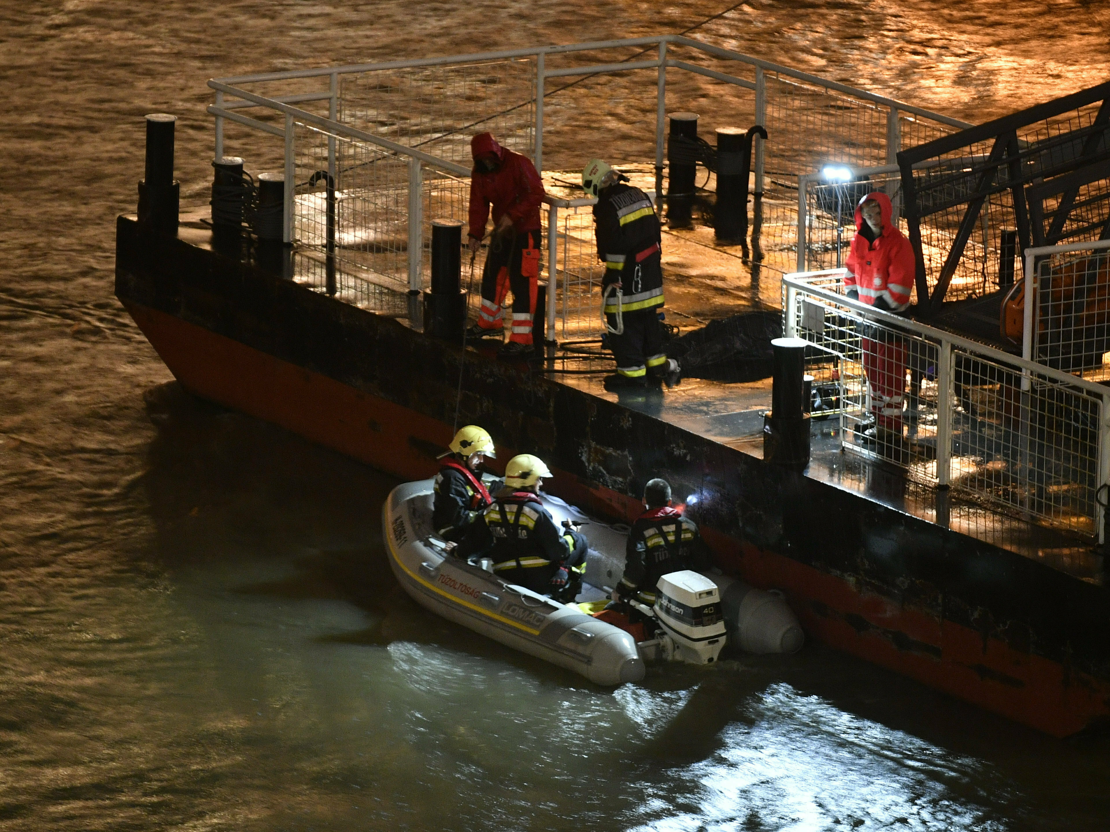 7 dead, 20 missing after sightseeing boat sinks in Hungary