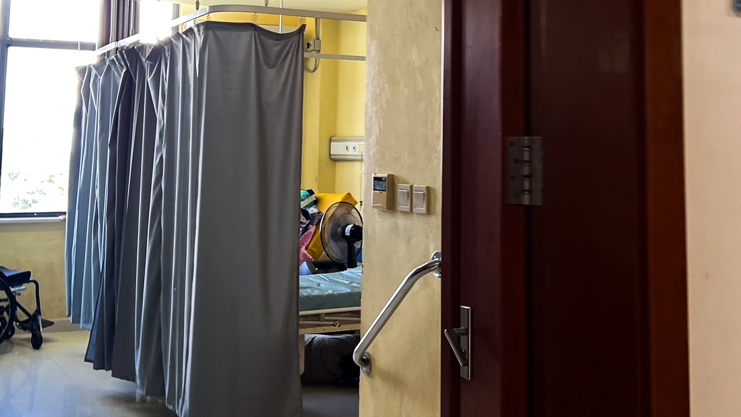 Hot wards. Broken air-conditioning units in some wards