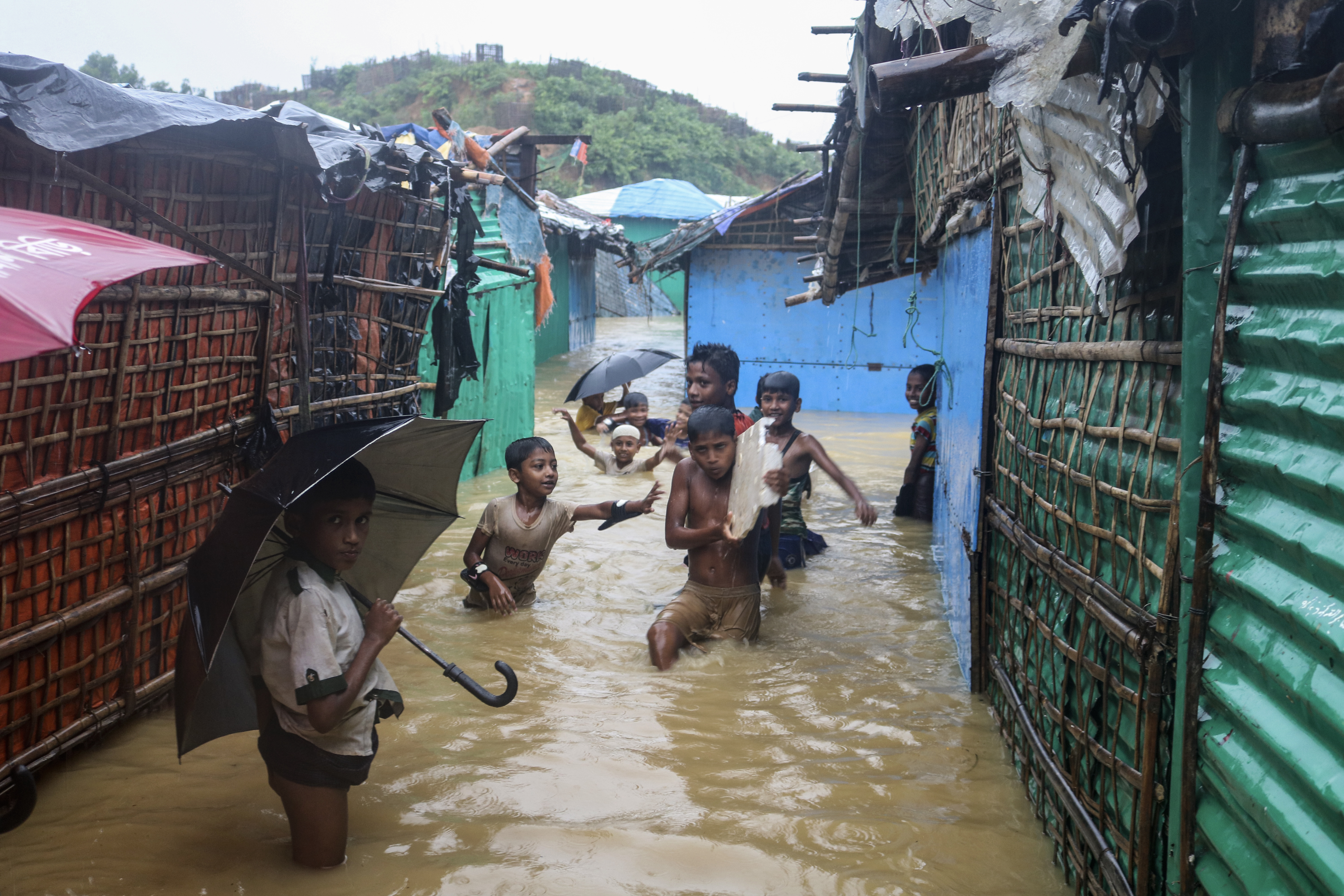 Floods make thousands homeless in Bangladesh Rohingya camps 