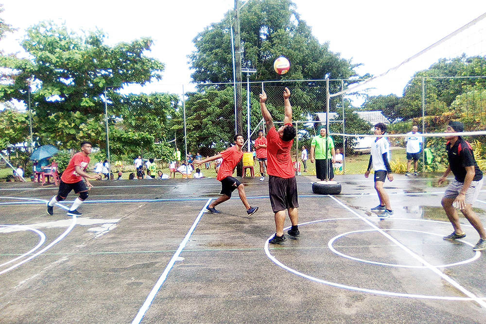 'Star Wars' tops DiCaprio in 'Revenant' to stay No. 1