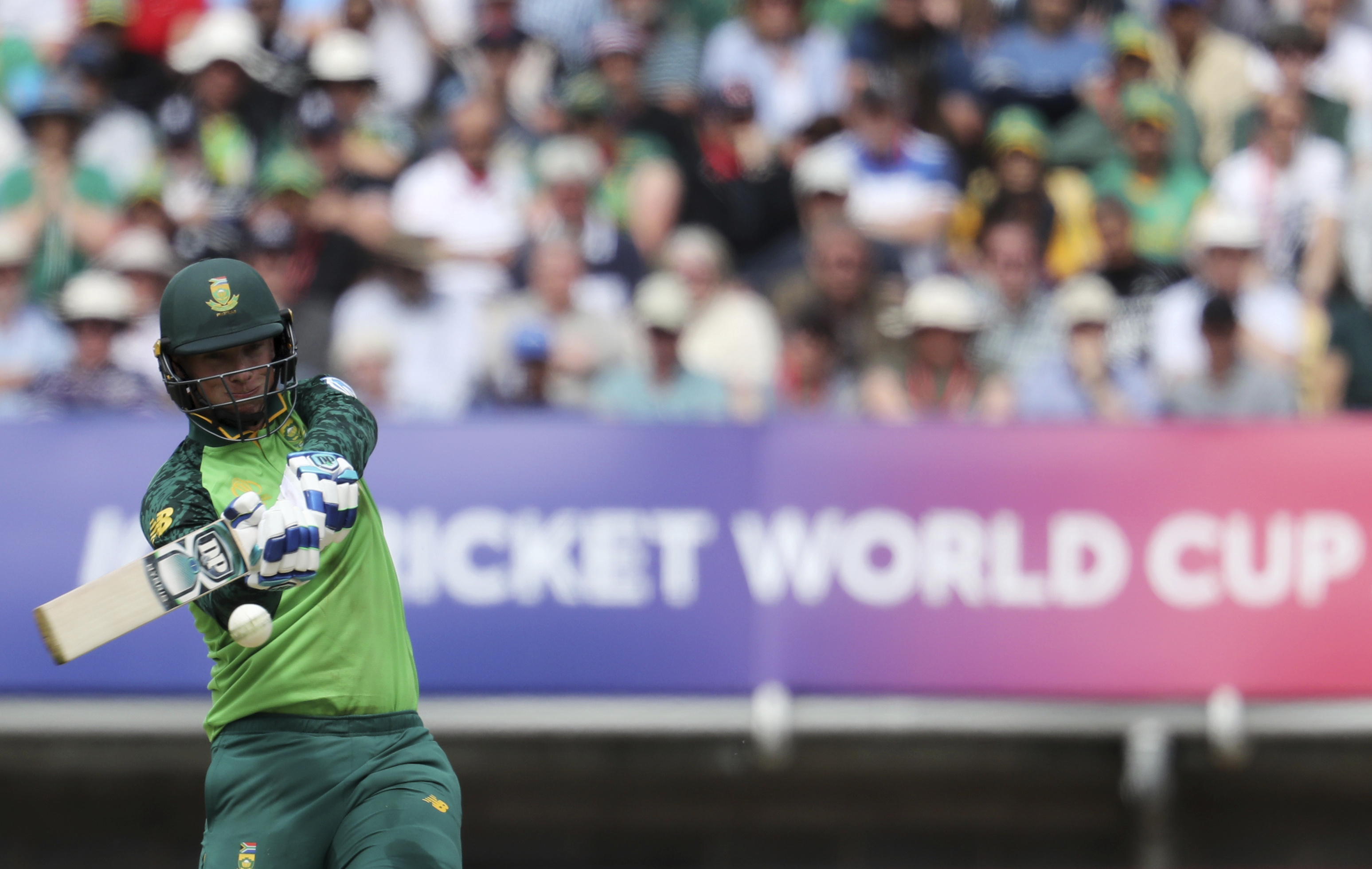 The Latest: South Africa sets NZ 242 to win in 49 overs