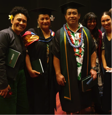  Husband and wife's double graduation joy