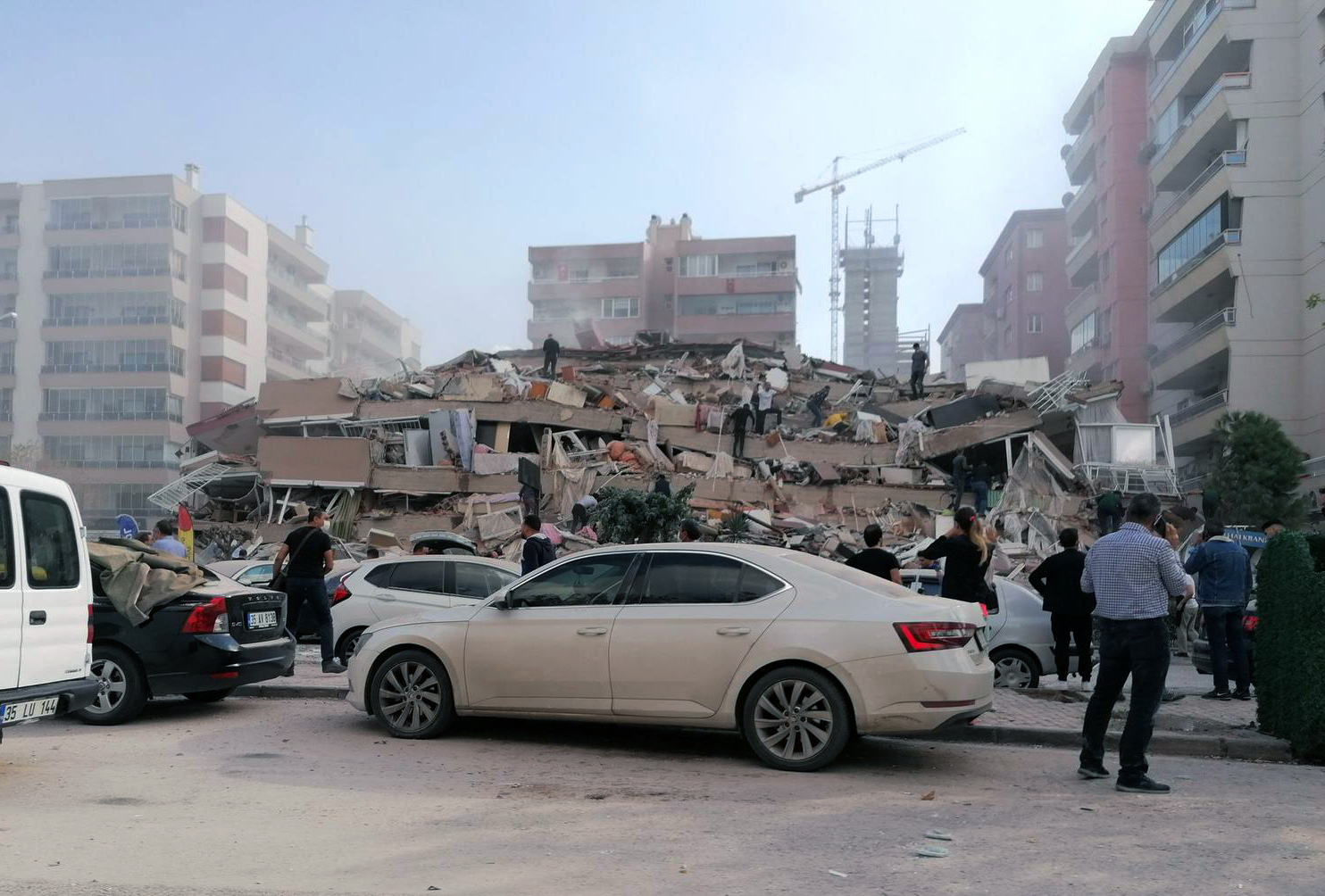 Turkish health minister: 4 dead, 120 injured in earthquake