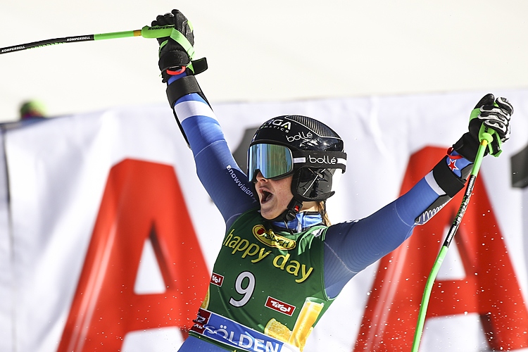 Teenager Robinson edges Shiffrin to win World Cup opener