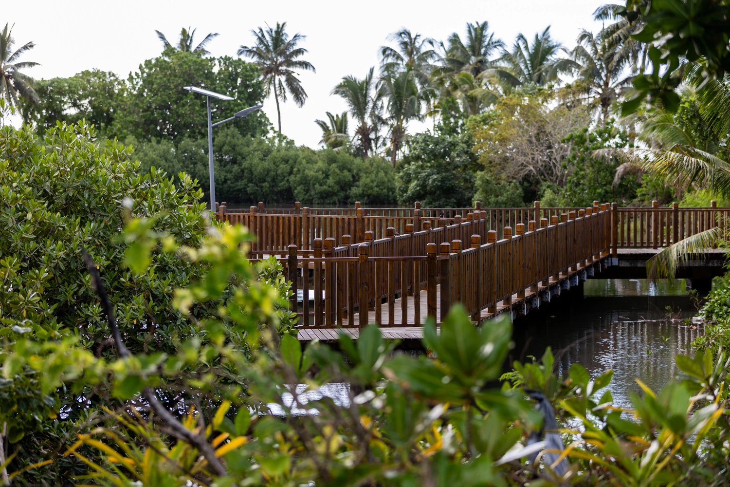 Teenager abducts child