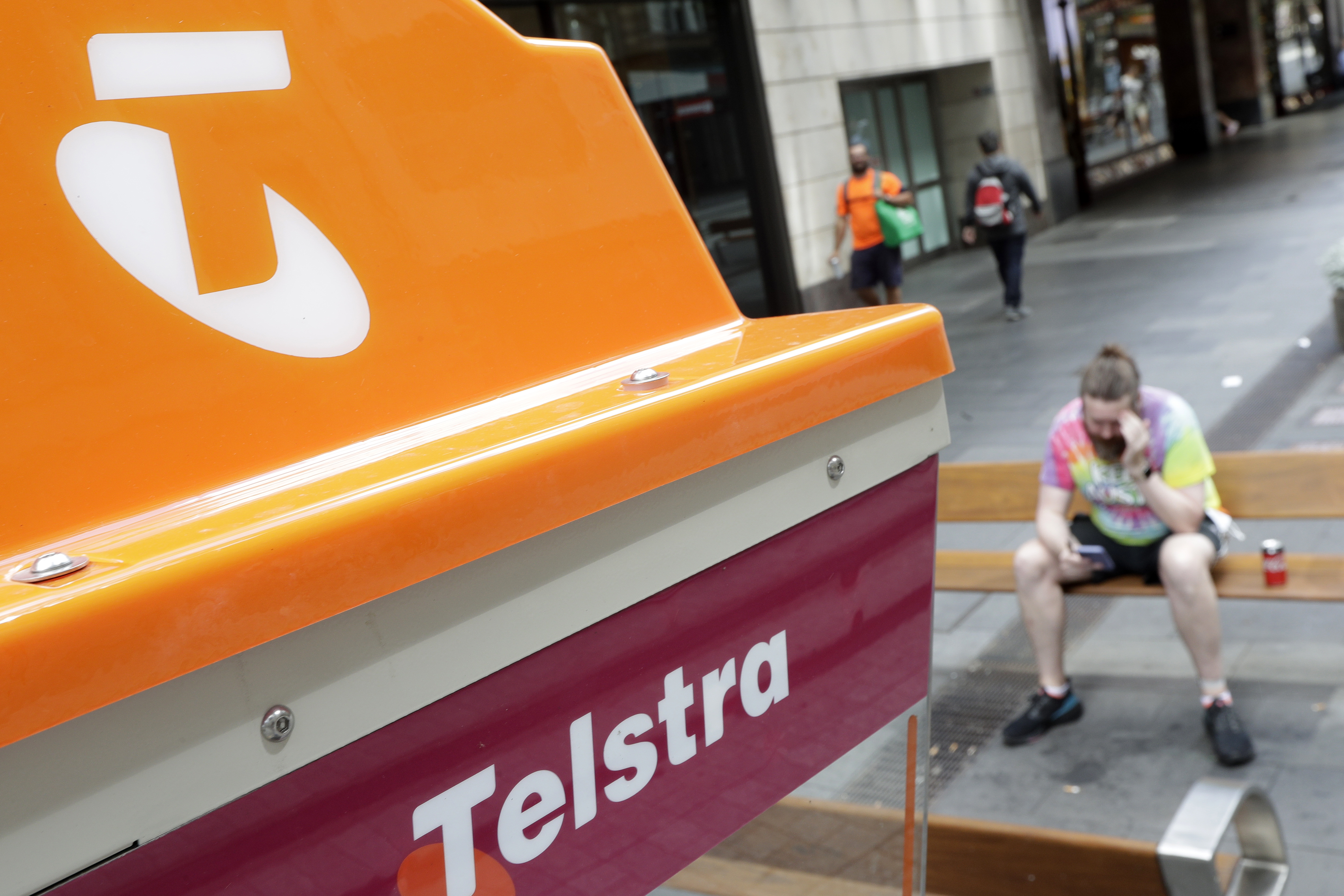 Australia invests in $1.6 billion South Pacific telco deal 