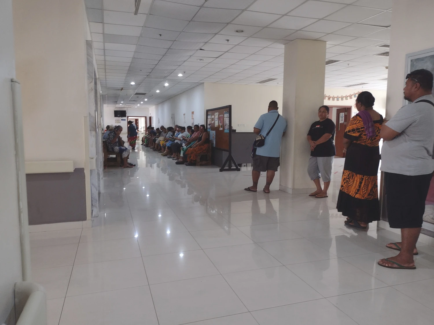 Long wait at hospital without seats