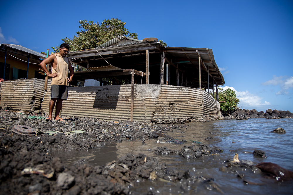 Family lives with rising seas