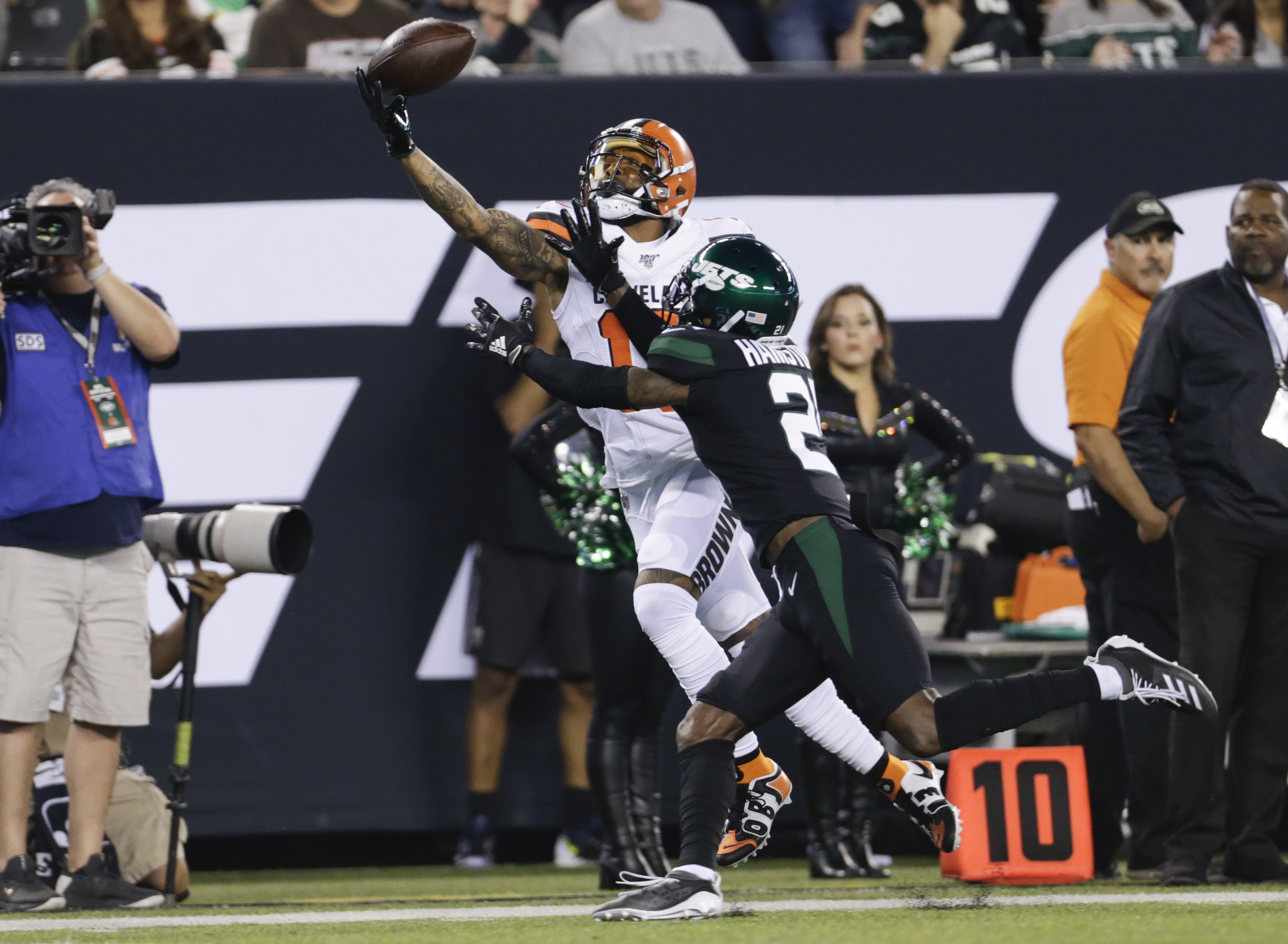Beckham puts on show in MetLife return, Browns top Jets 23-3