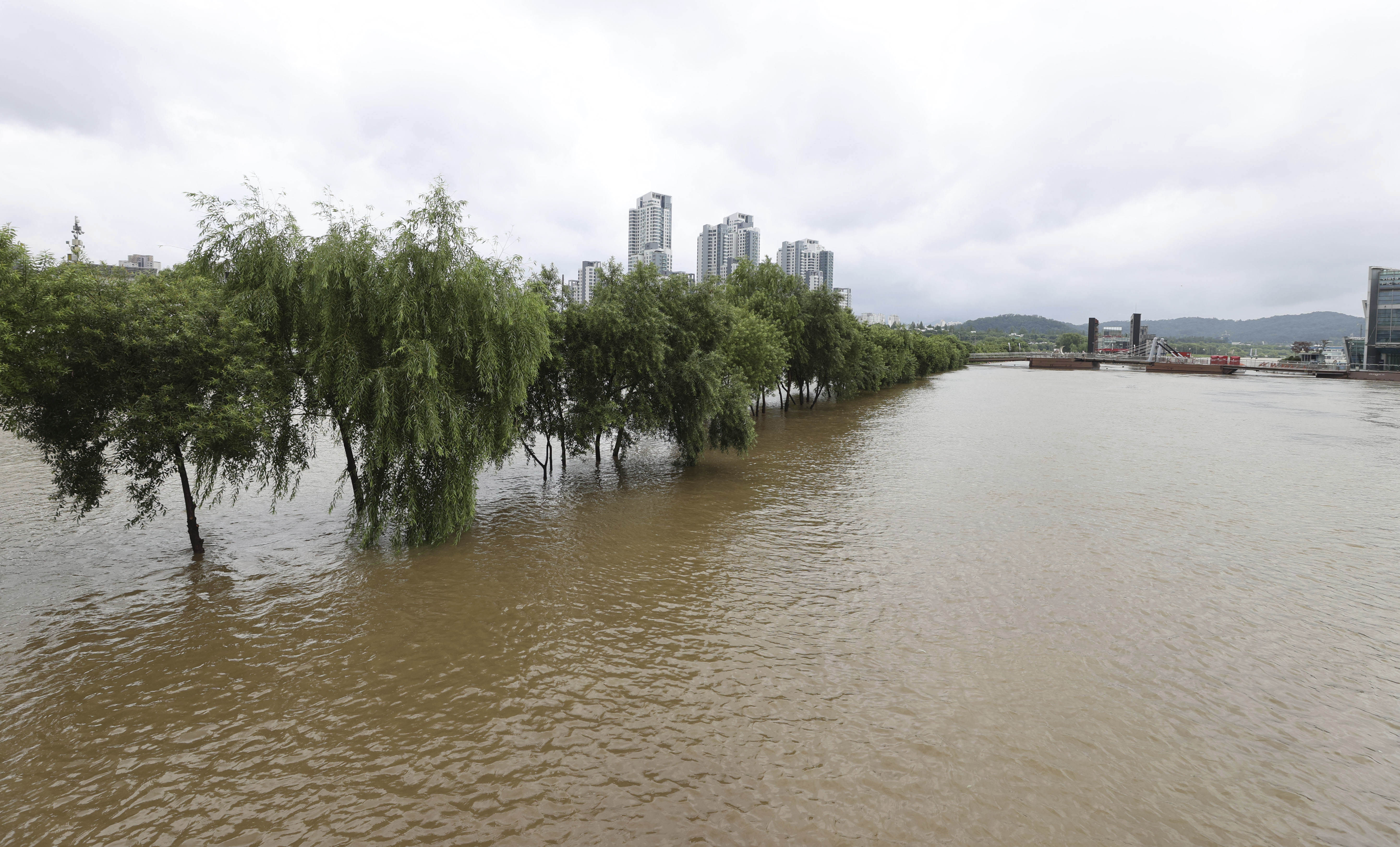 Heavy rain hammers South Korea, leaving 6 dead, 7 missing