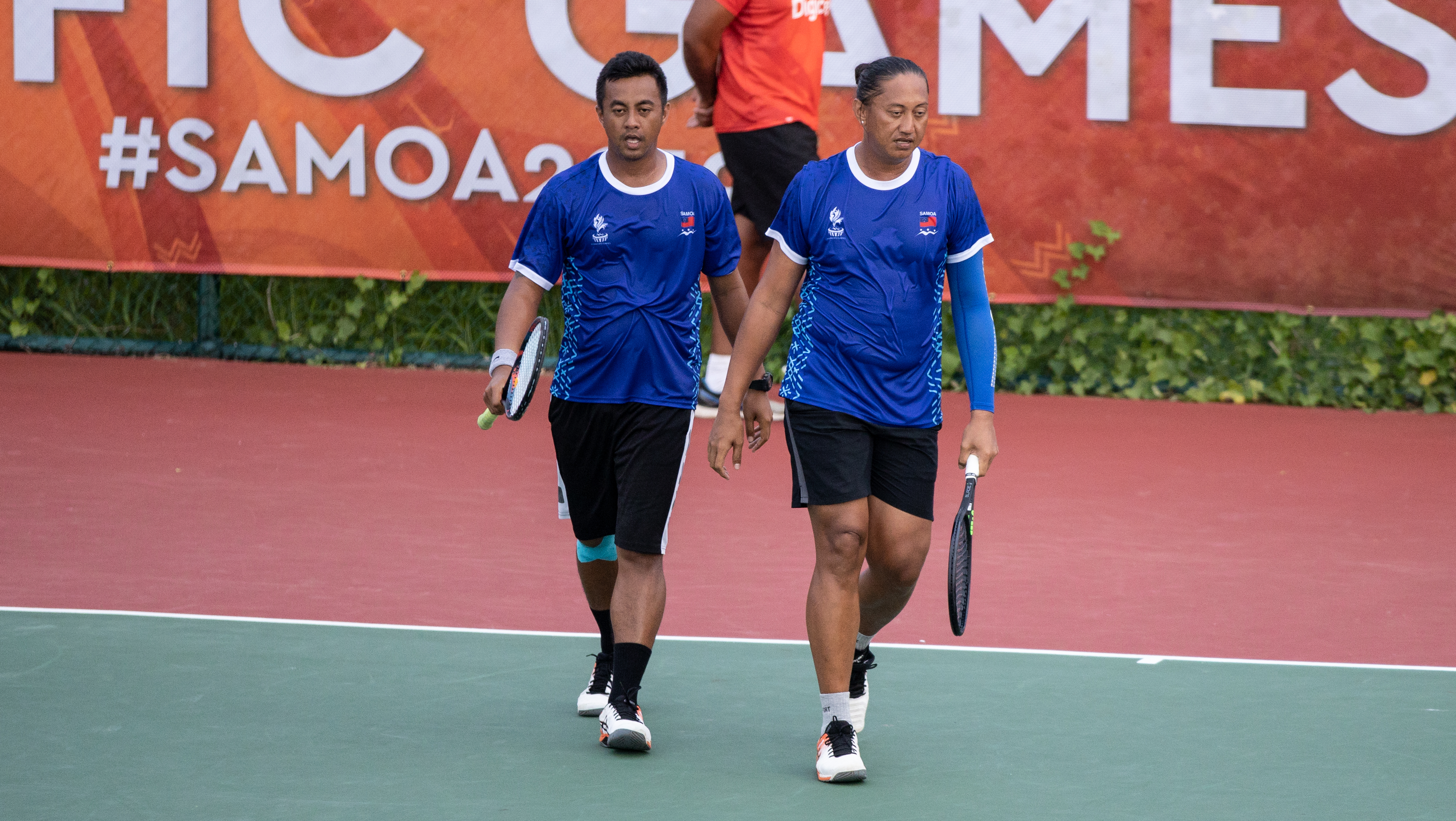 So'onalole brothers win Games medal