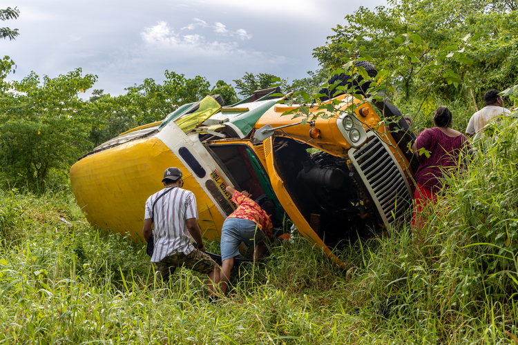 Eight injured in bus and van crash