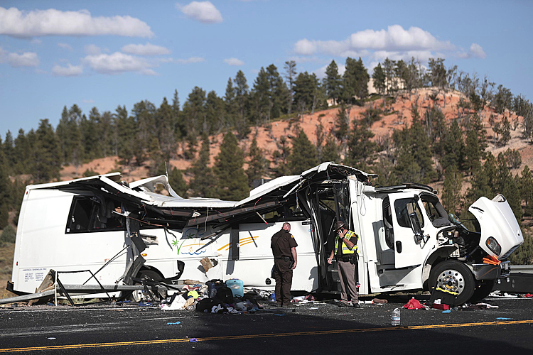 3 Chinese tourists still critical in deadly US bus crash
