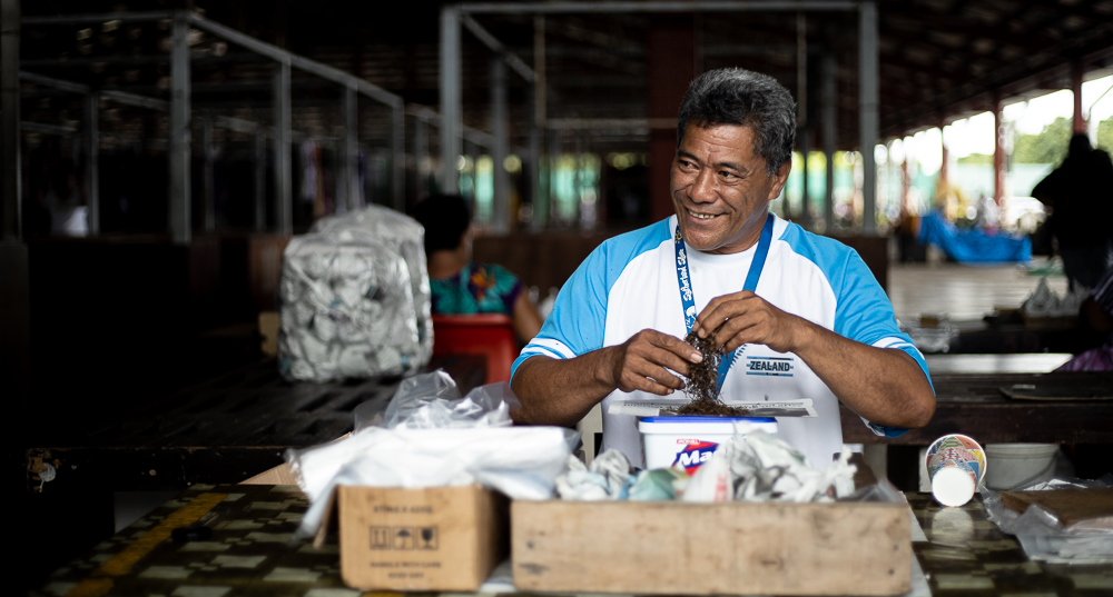 Samoan tobacco pays income but on decline