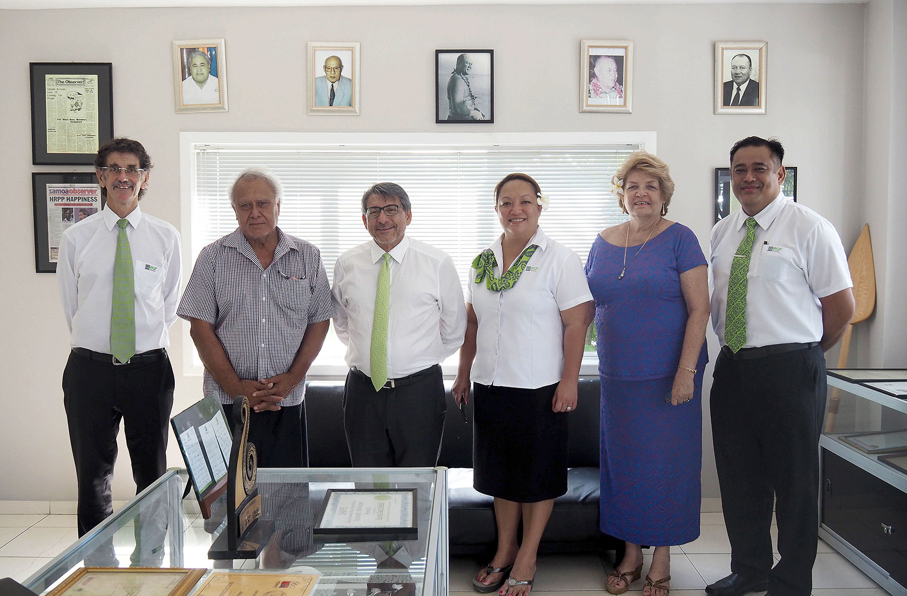 Fans stream in for 2nd day of Aretha Franklin public viewing