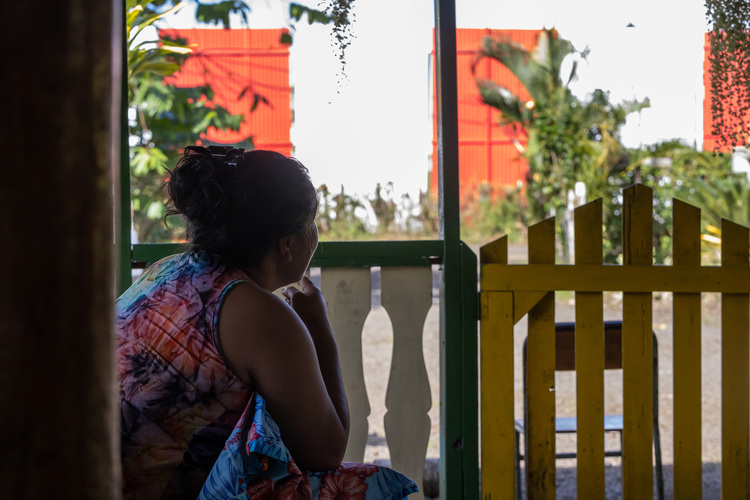 Landing planes 'shaking home': Fagalii family