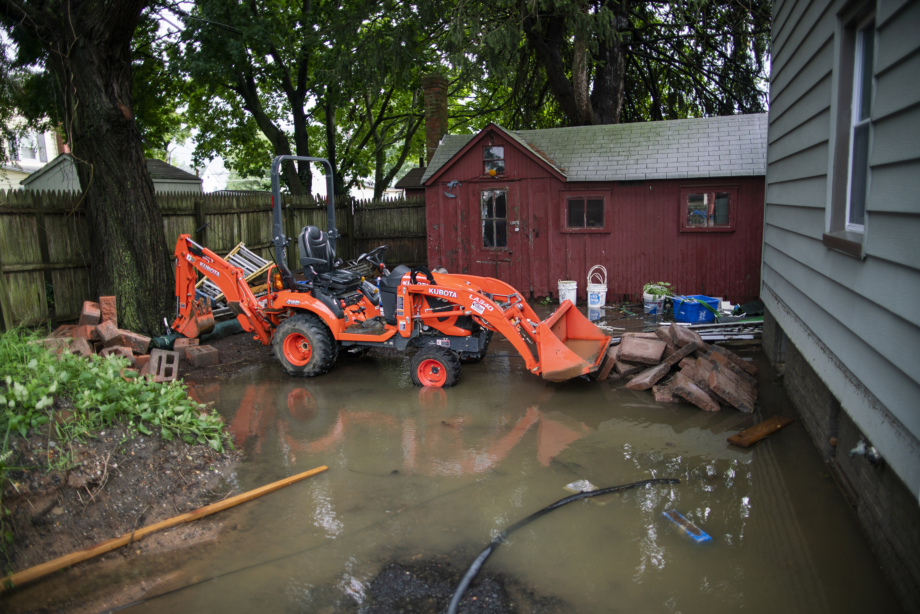 Henri treks slowly across Northeast, threatens inland floods