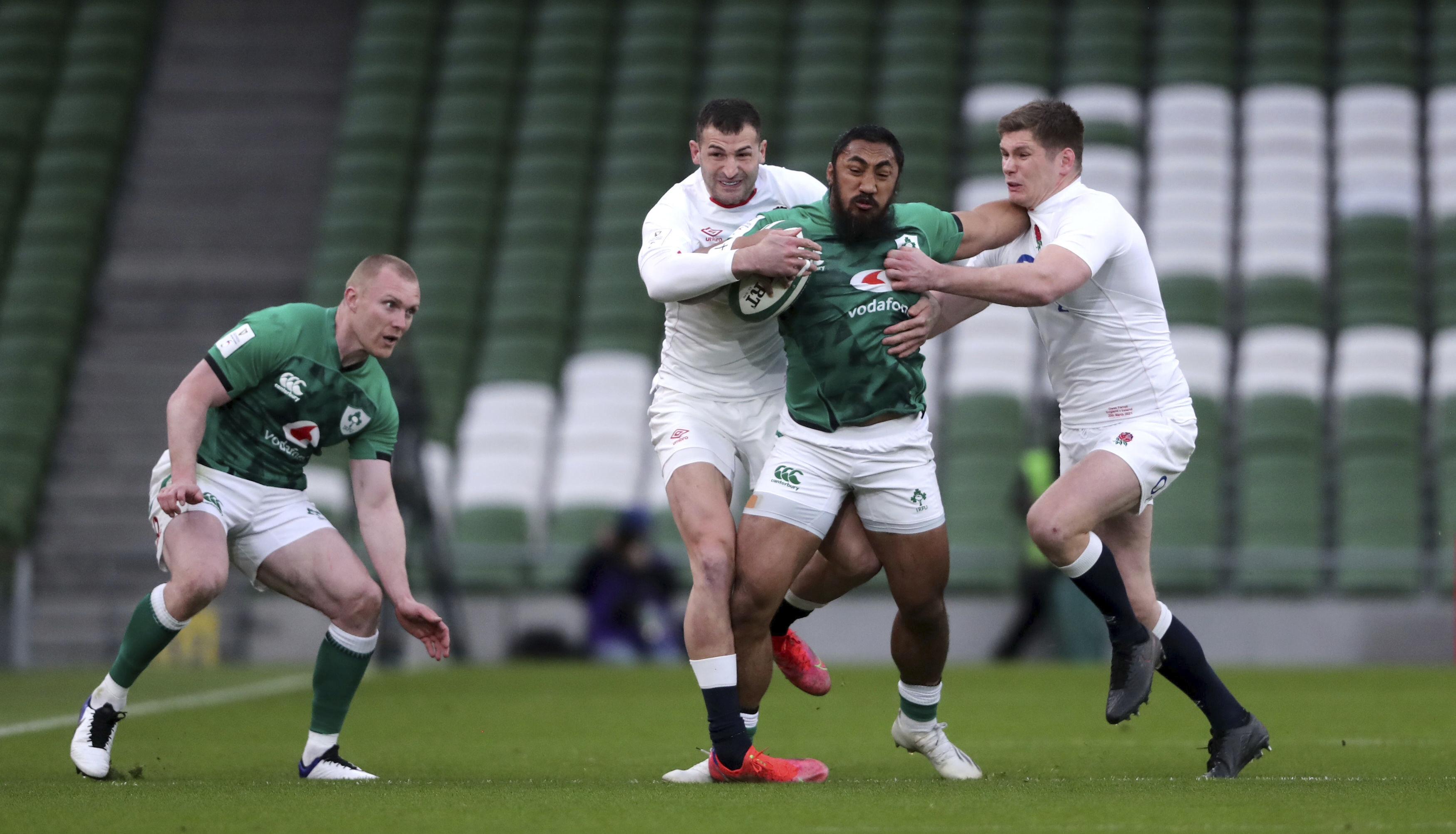 6N: France and Ireland overcome red cards to win