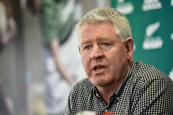 Hundreds stranded on Indonesian mountain after earthquake