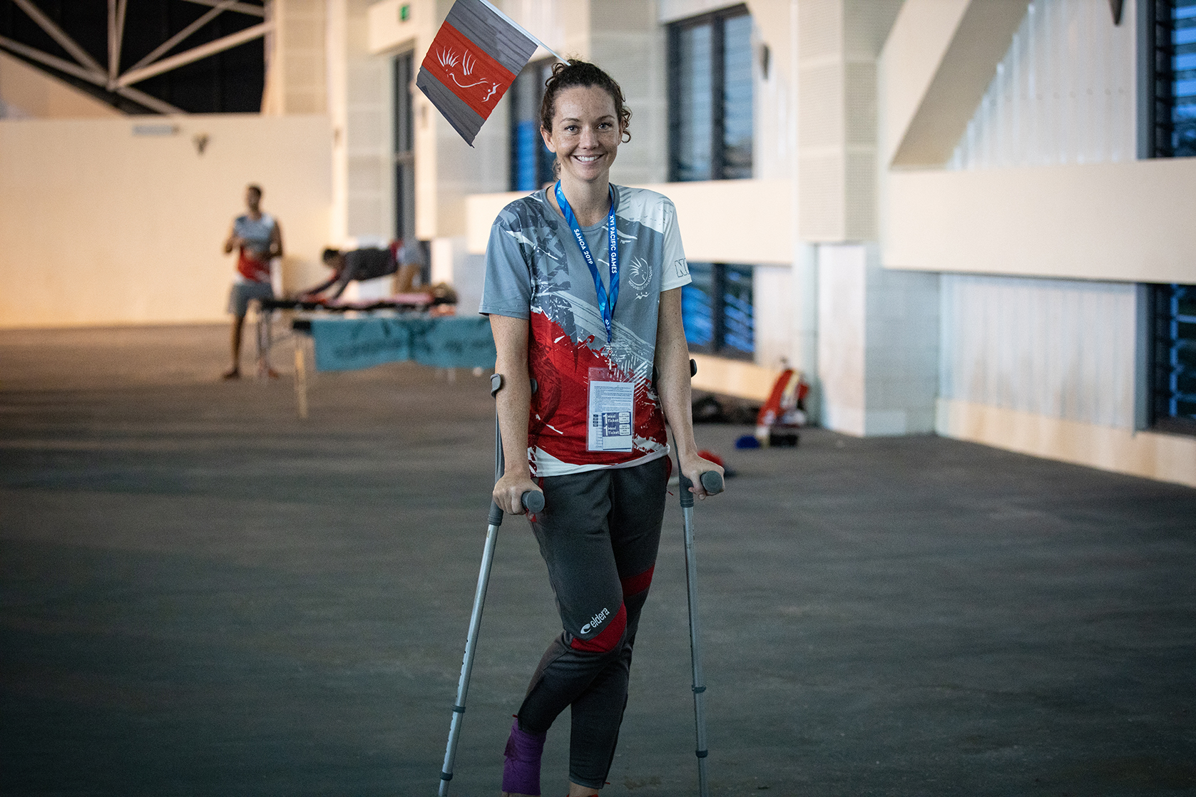 New Caledonian swimmer determined despite injured foot 