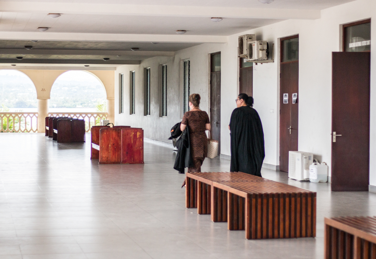 Court orders caveat be re-registered for disputed land 