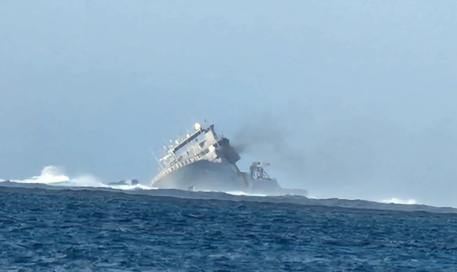 NZ navy ships runs aground off Siumu, 75 rescued