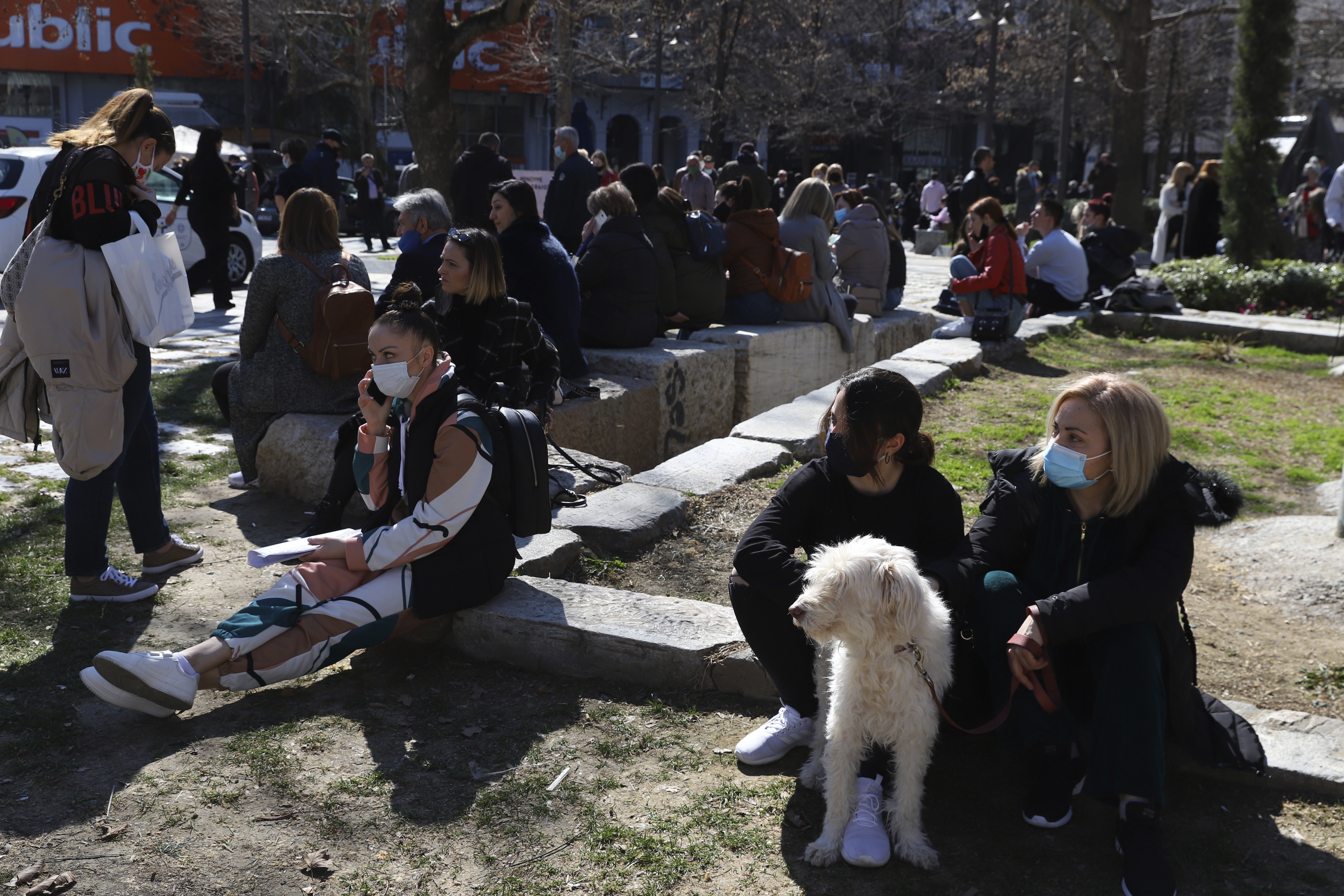 Strong earthquake shakes central Greece, felt in Balkans