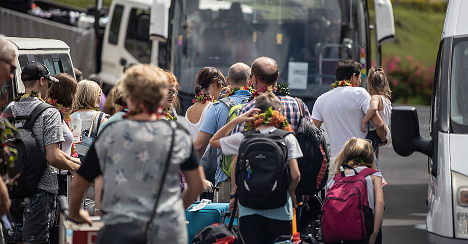 Australians alerted to opportunity to return home