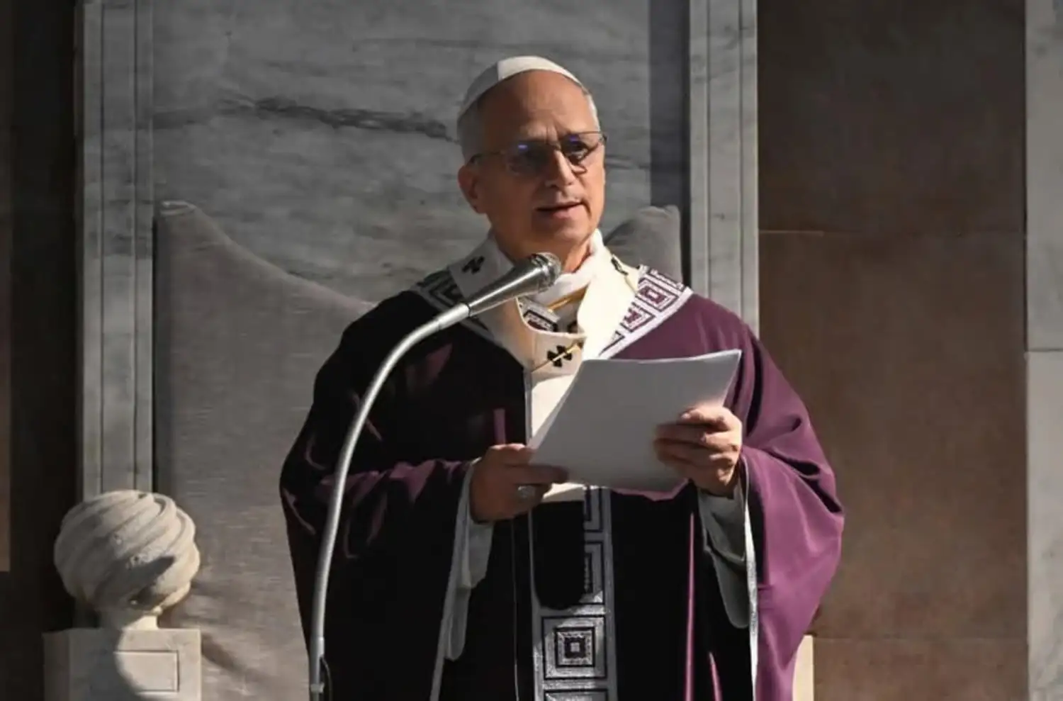 Pope says priests should stop using AI to write sermons