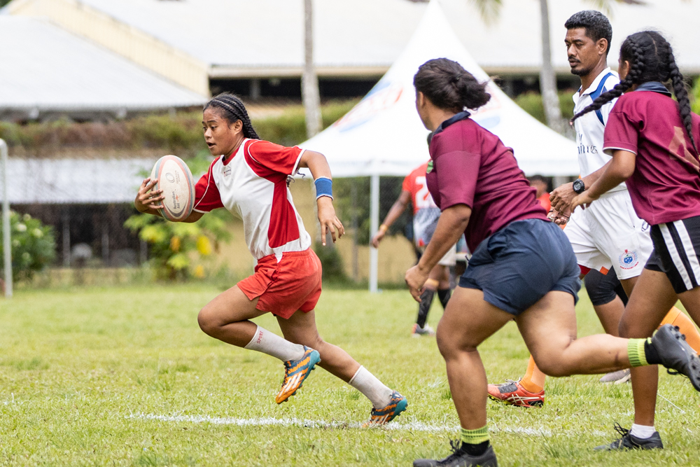 Campaign kits out women rugby players