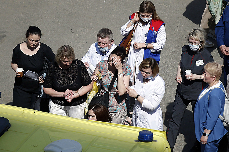 School shooting in Russia kills 9 people; suspect arrested