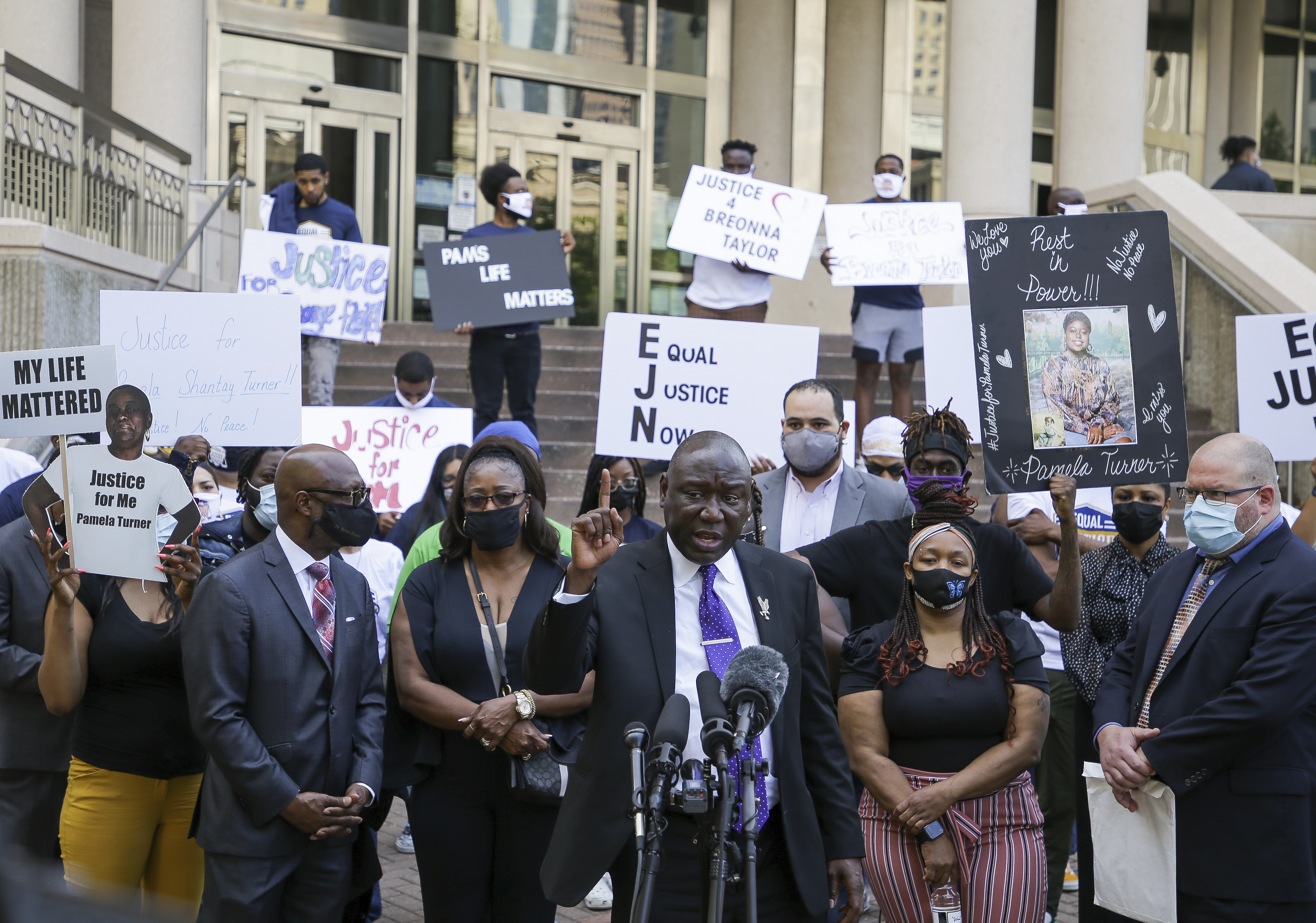 Lawyer shifts legal fight from George Floyd to Pamela Turner