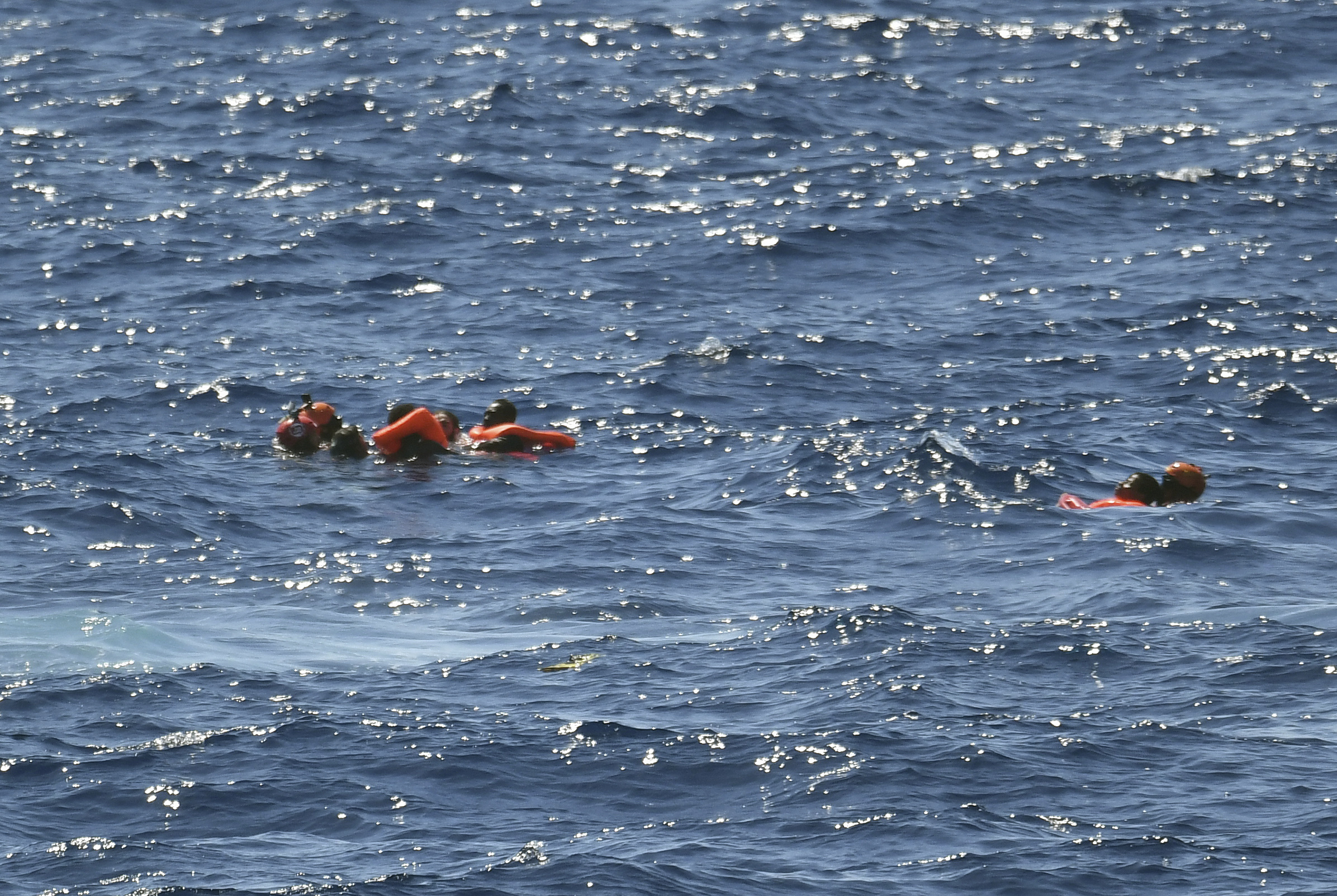 Italy prosecutor orders migrant rescue ship evacuated