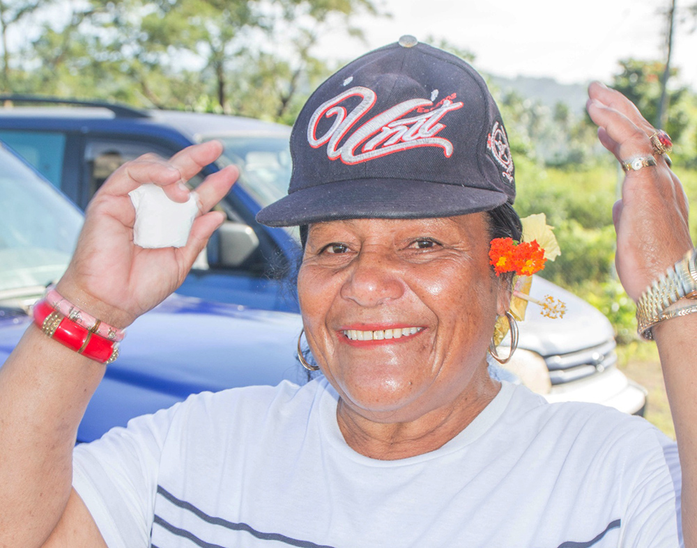 Fans mourn Aretha Franklin at gospel-infused public viewing