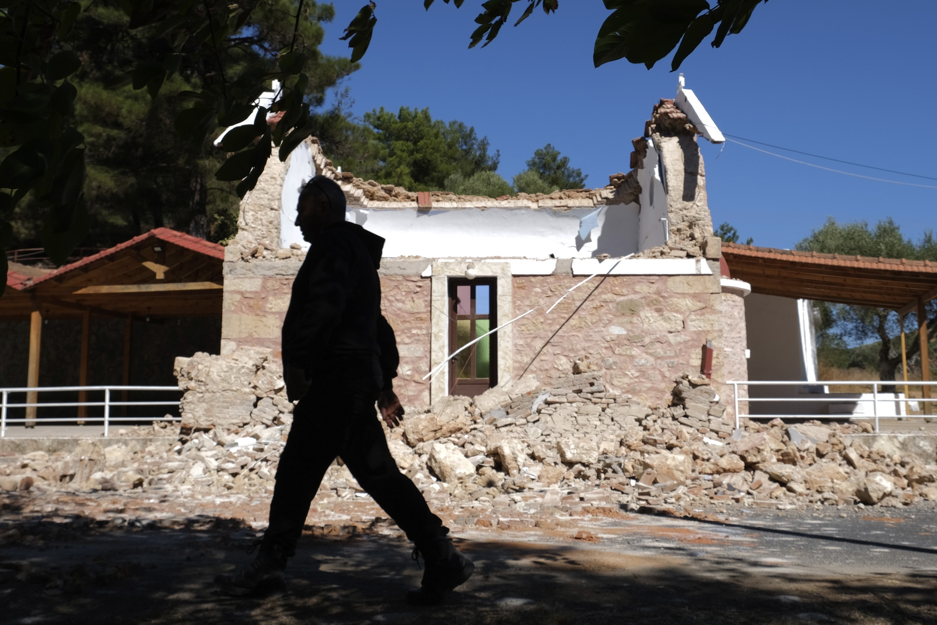 Strong quake hits Greek island of Crete; 1 dead, 20 injured