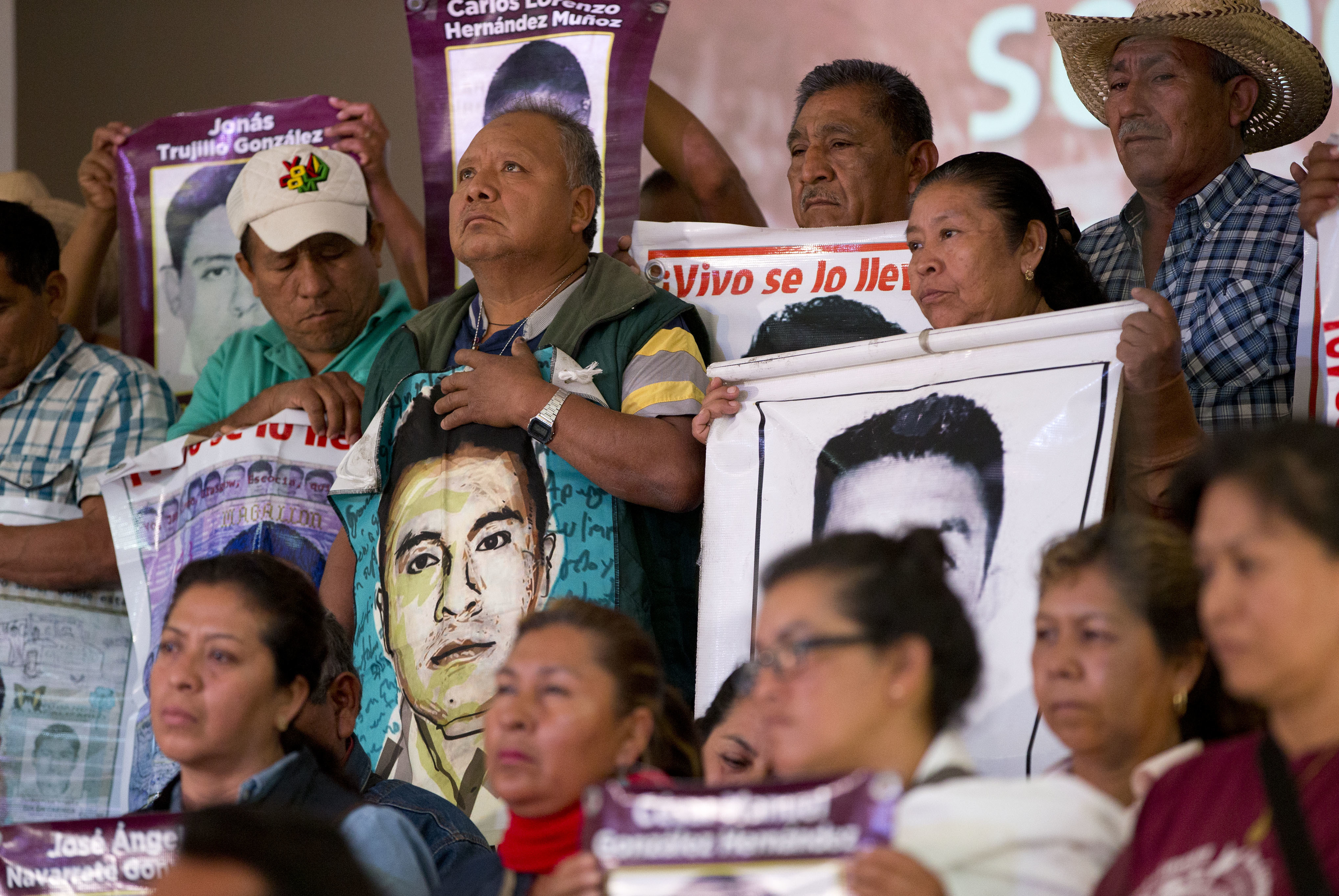 Apple makes Siri smarter, rolls out software improvements