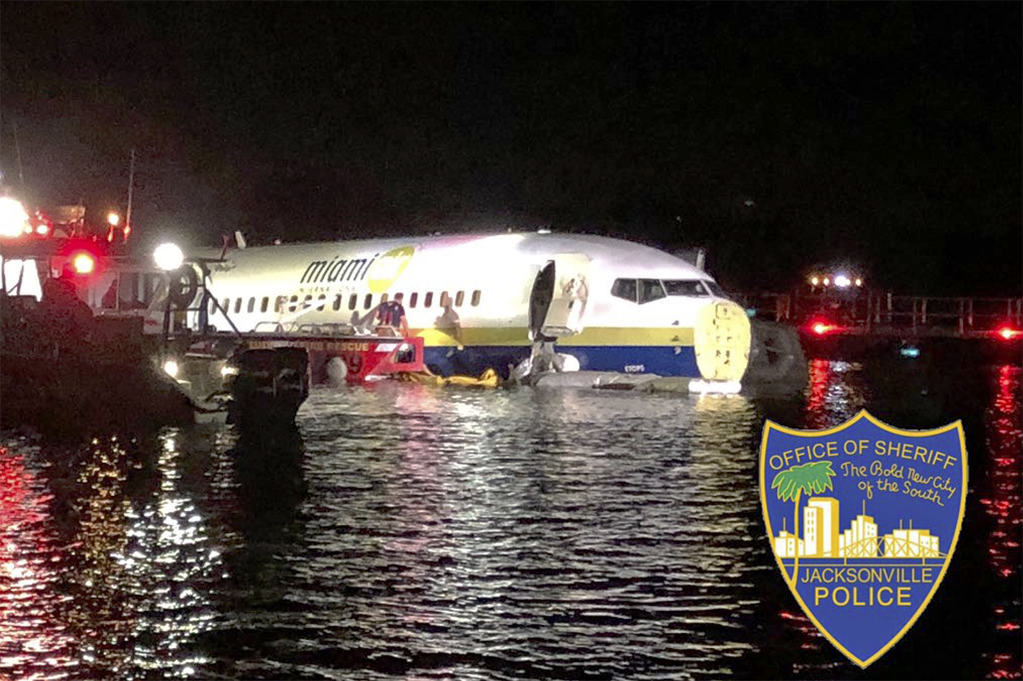 Plane with 143 aboard crashes into Florida river, no deaths