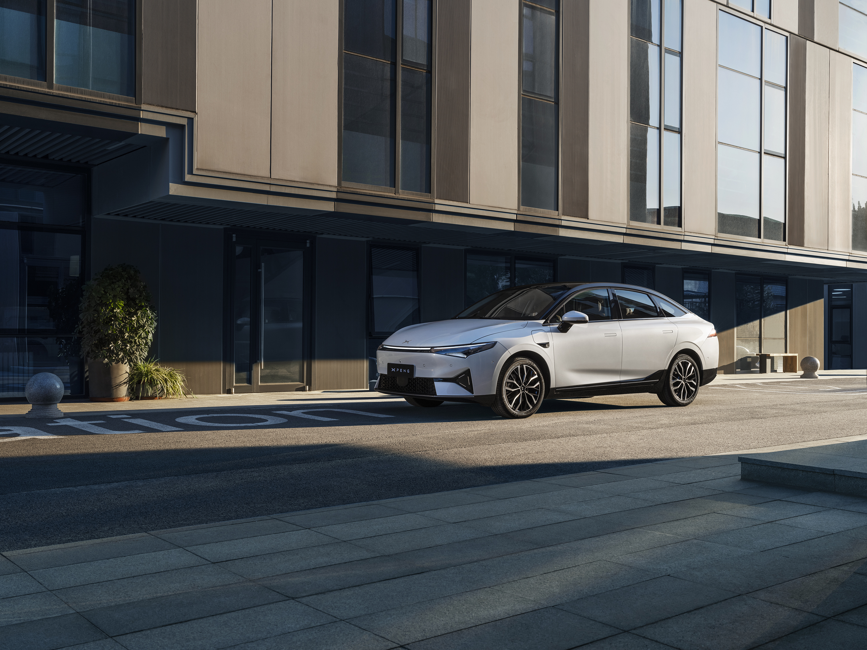 XPeng Launches New P5 Smart Family Sedan at RMB157,900 to RMB223,900