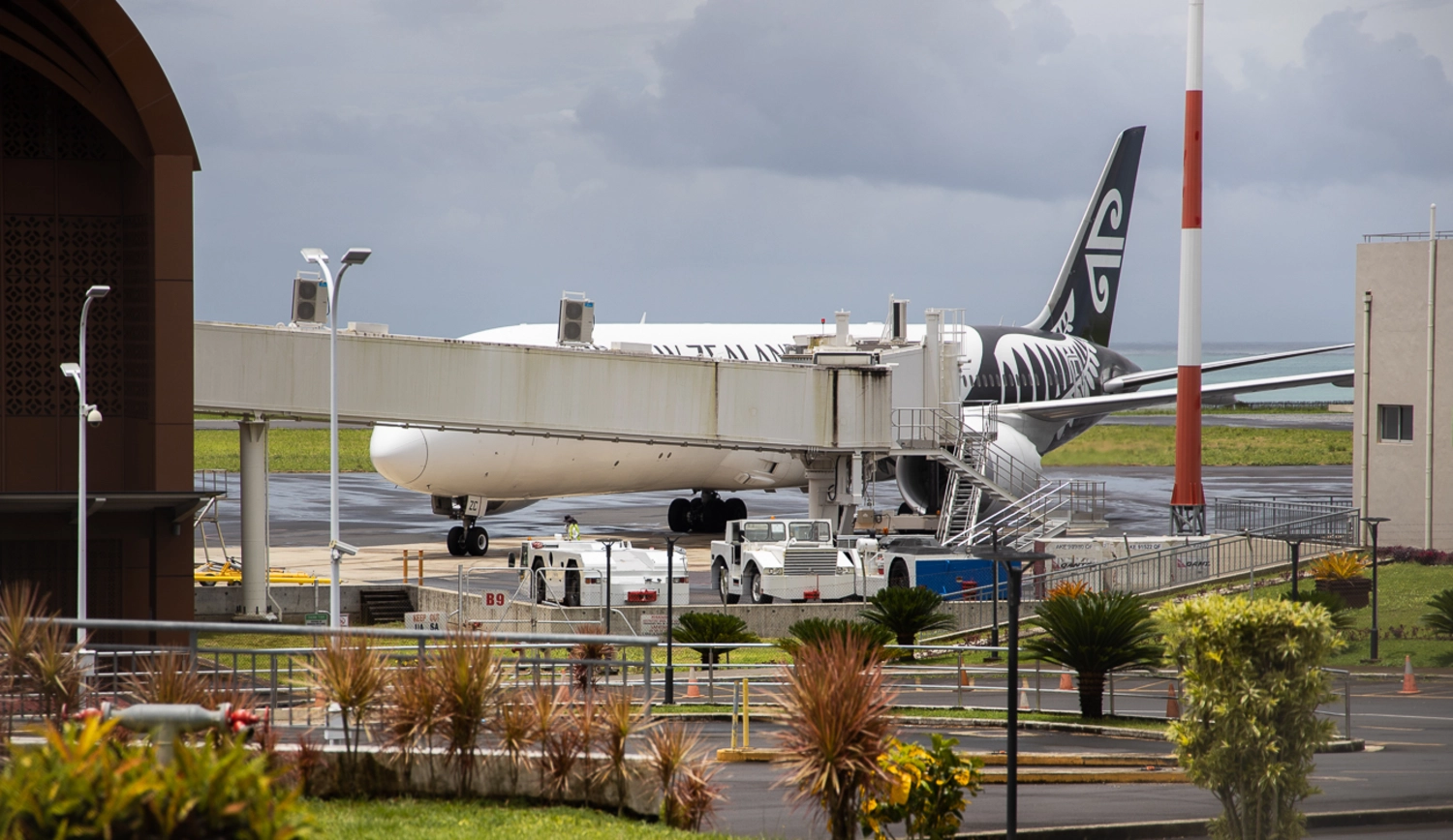 Apia to Auckland passengers endure 10-hour flight 
