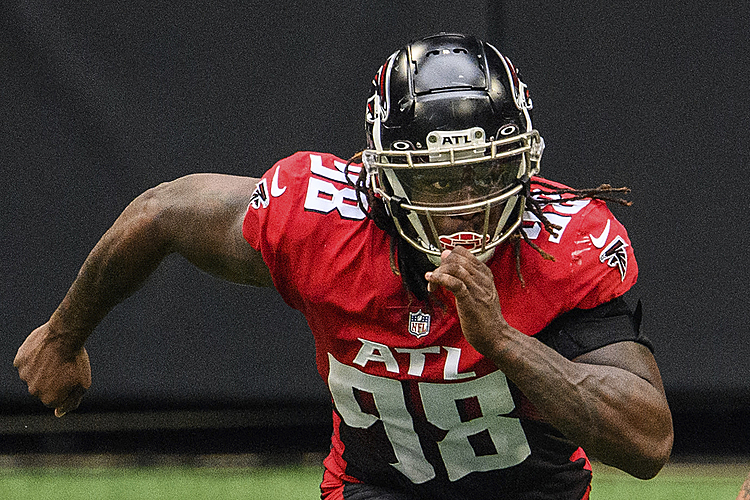 AP source: Browns to sign DE McKinley to help Garrett 