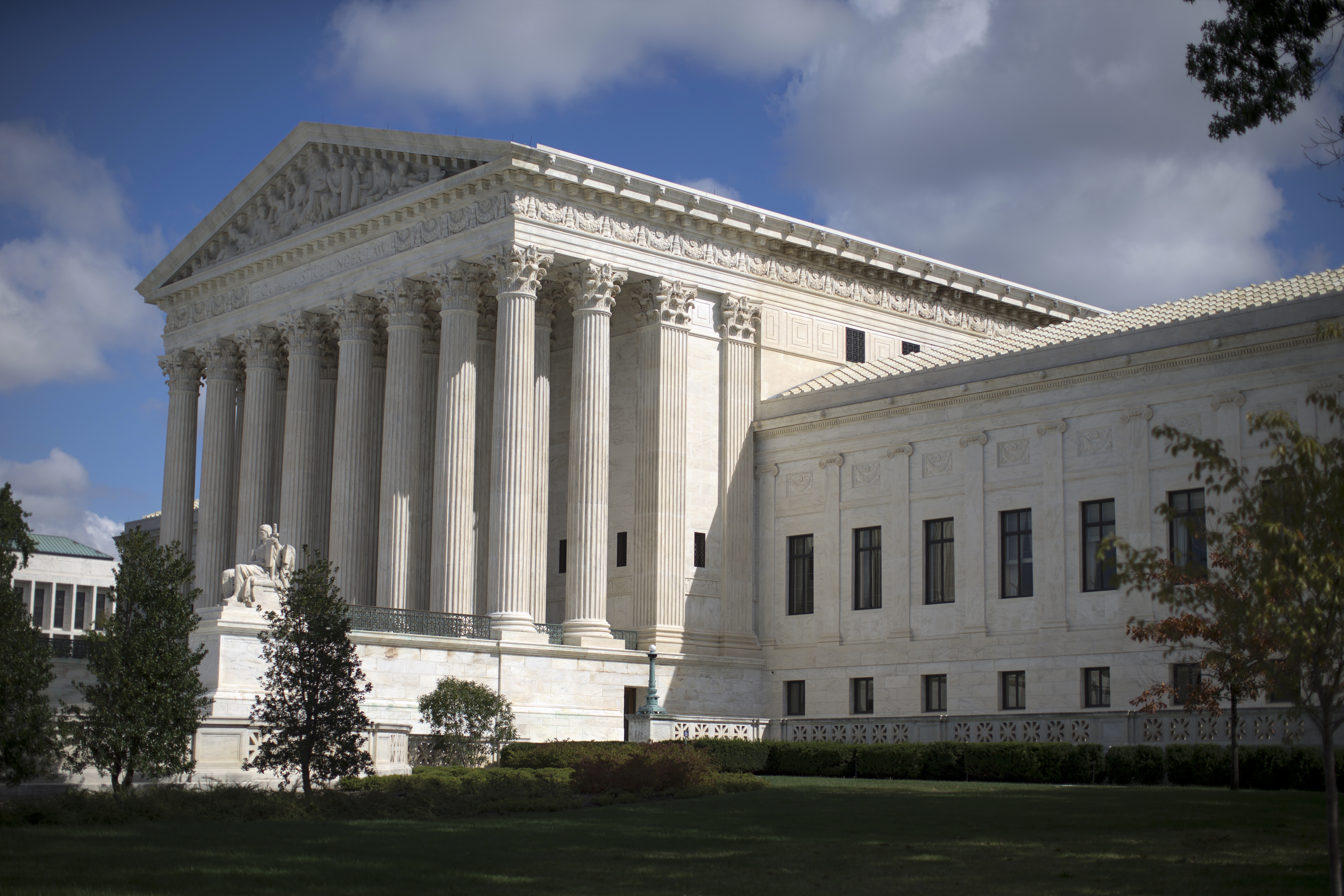 The Latest: Industry group confident gun-maker will win suit