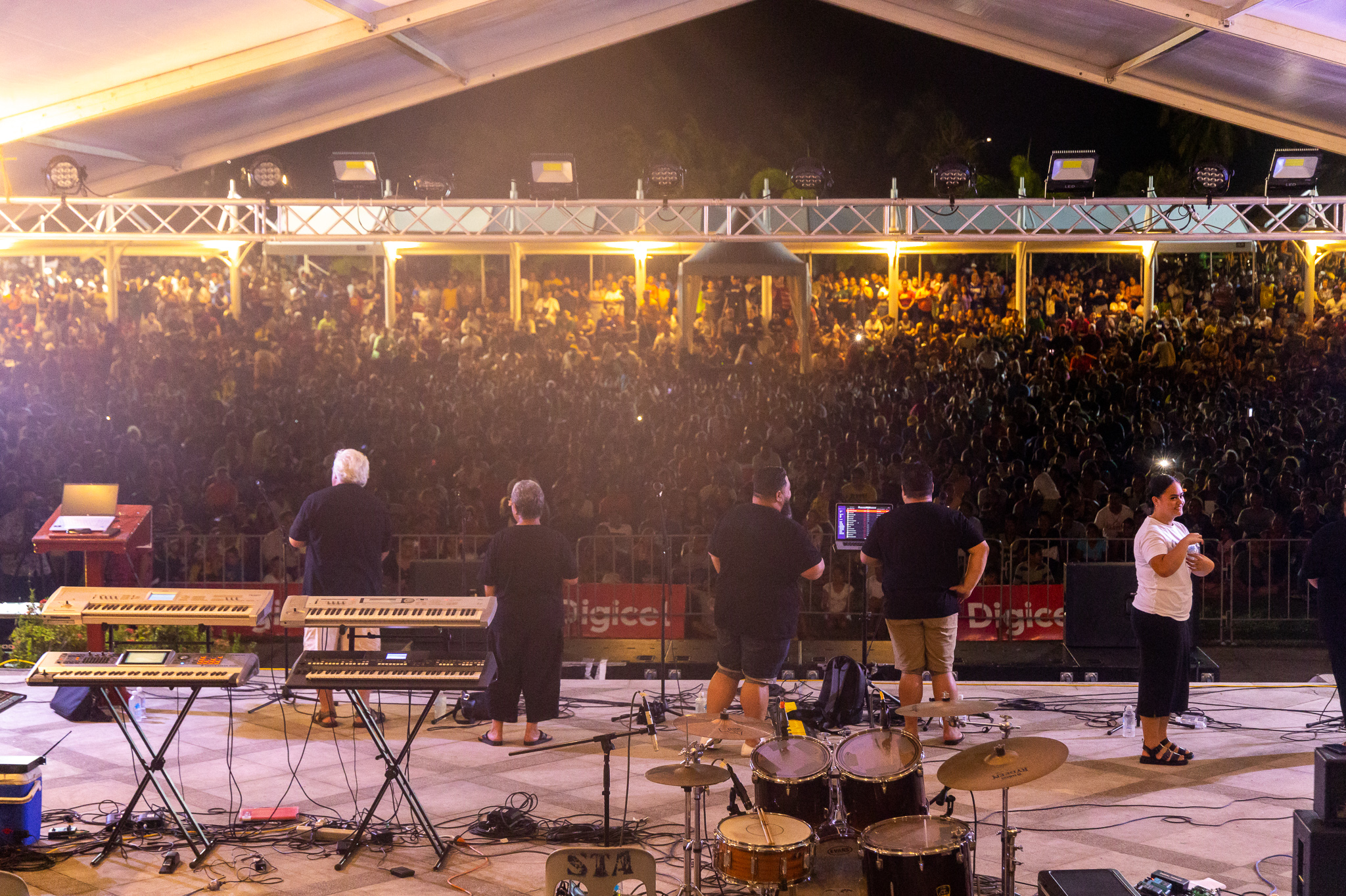 Punialavaa ends week with live concert