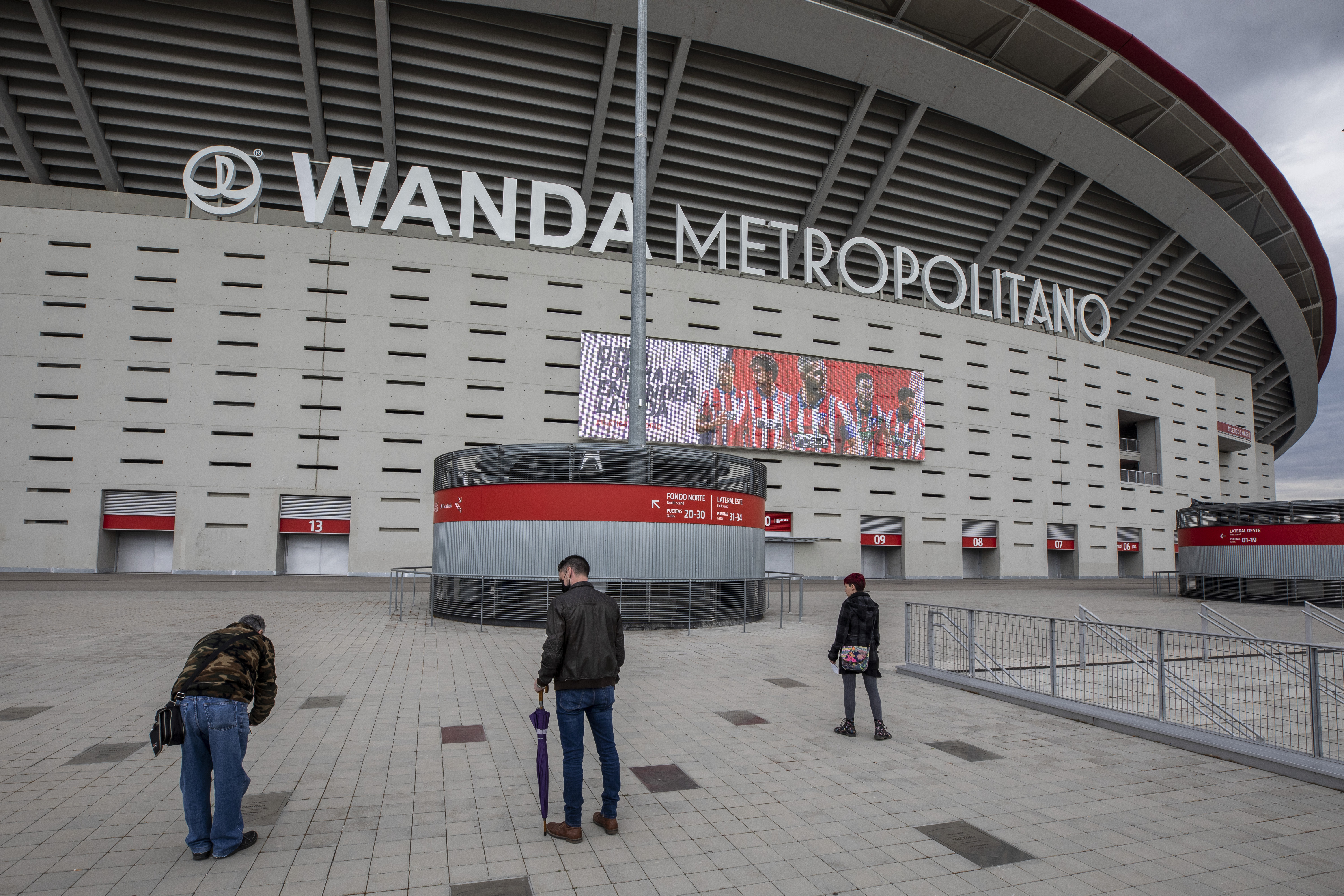 Clubs try to keep Super League idea alive as it collapses