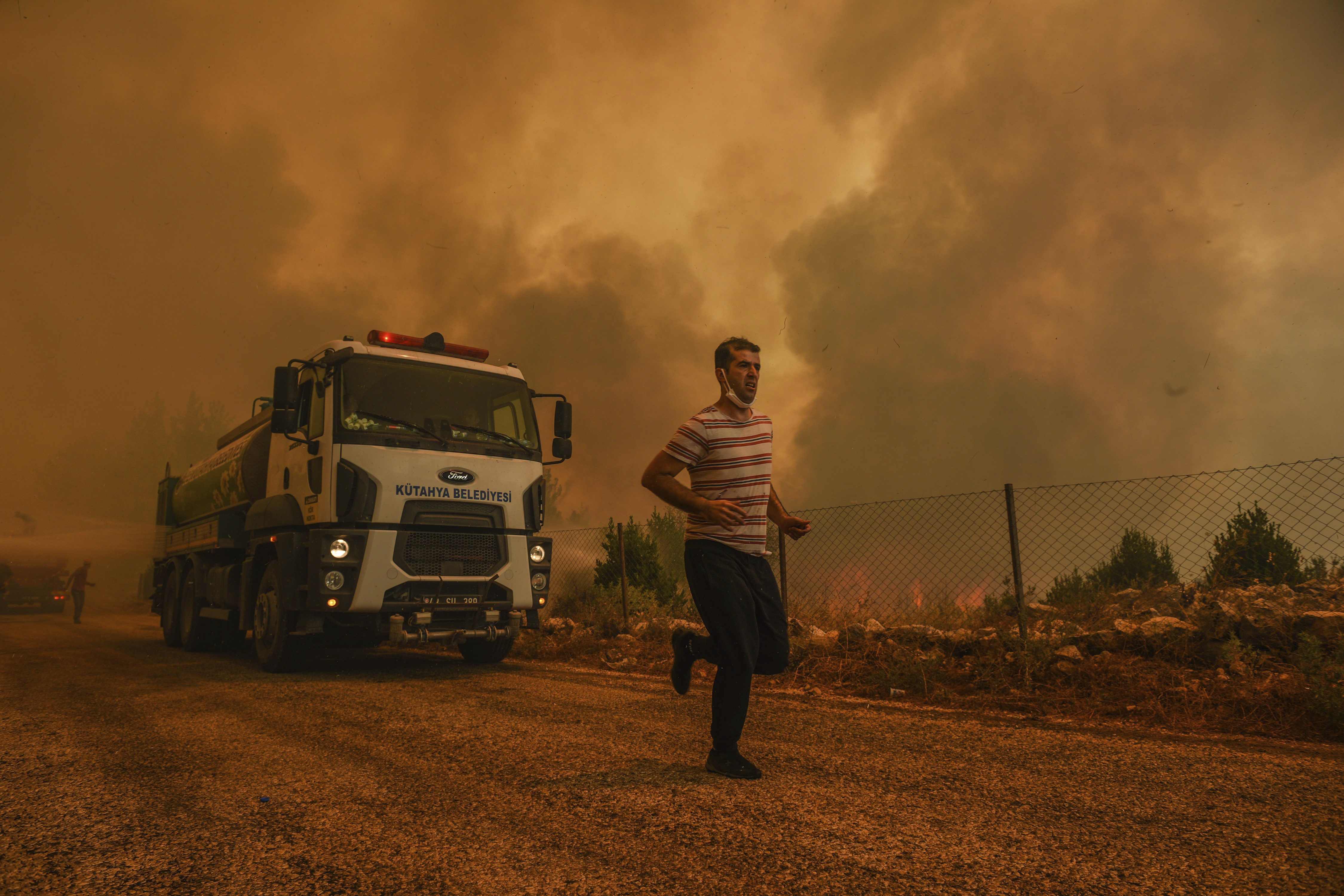 Turkey battles wildfires for 6th day, EU to send planes 
